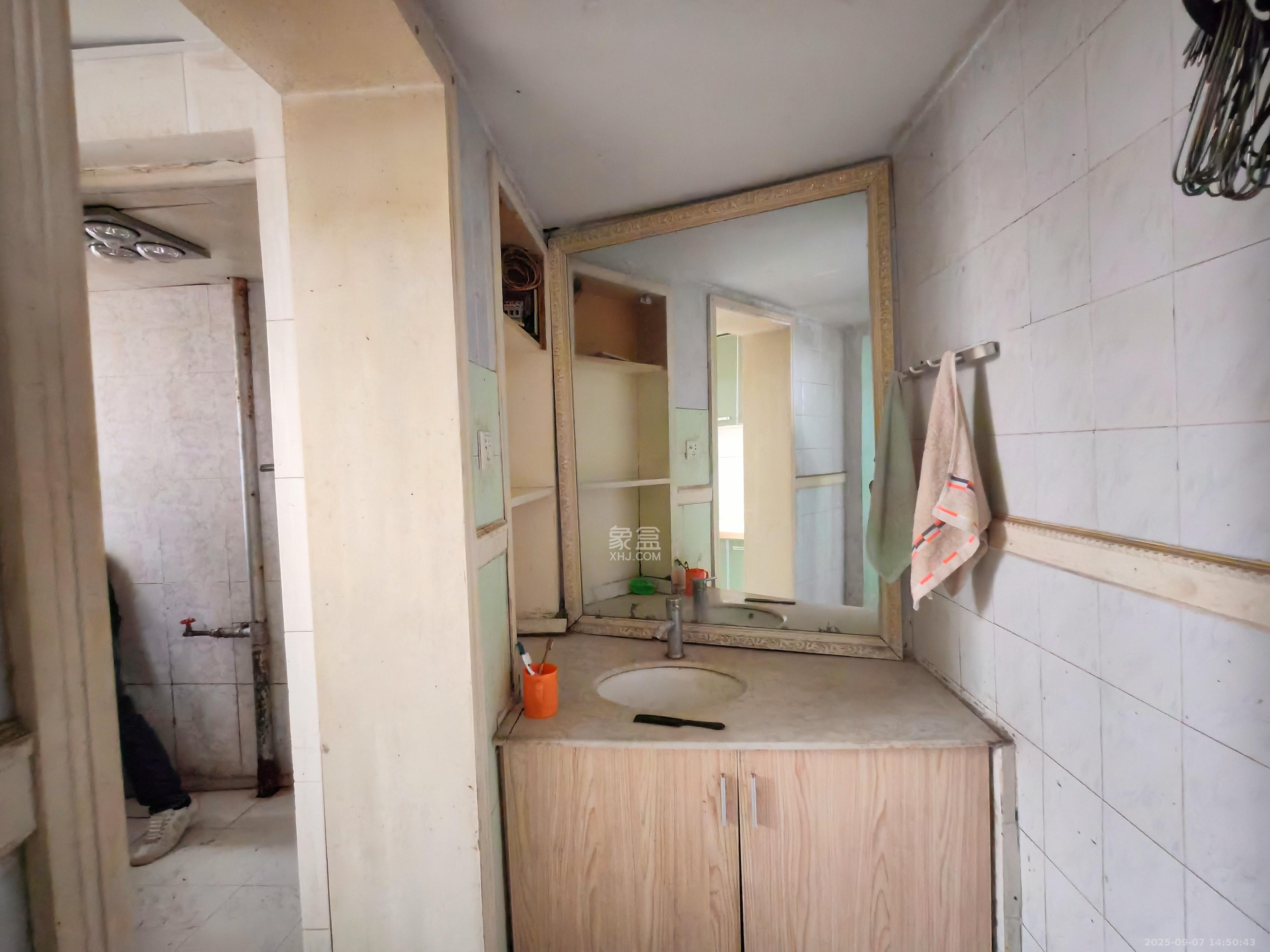 红龙庙小区  1室1厅1卫    1550.0元/月室内图