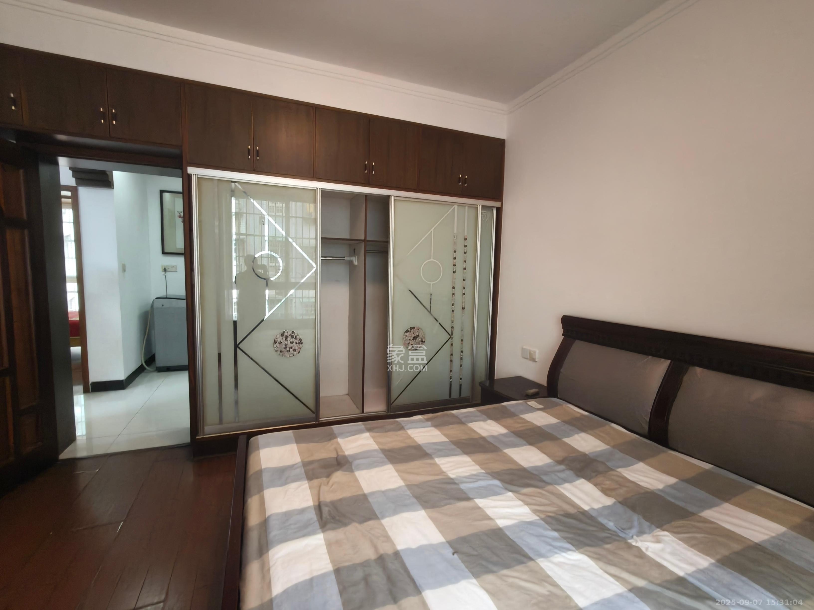 高桥粮油市场(高桥一号小区) 3室1厅1卫 2000.0元/月 高桥粮油市场(高桥一号小区) 3室1厅1卫 2000.0元/月室内图