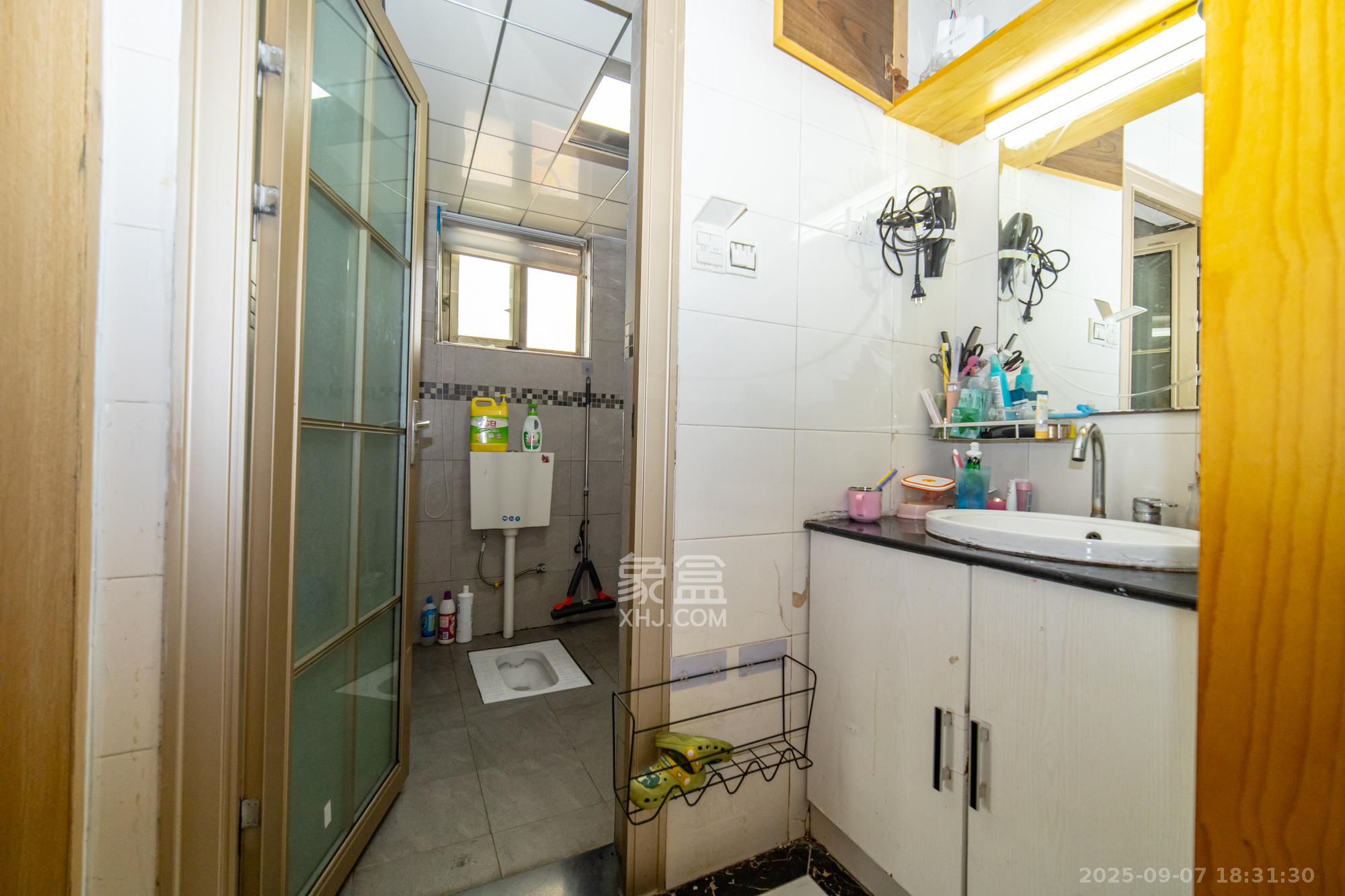 阳光丽景  1室2厅2卫    63.3万卫生间