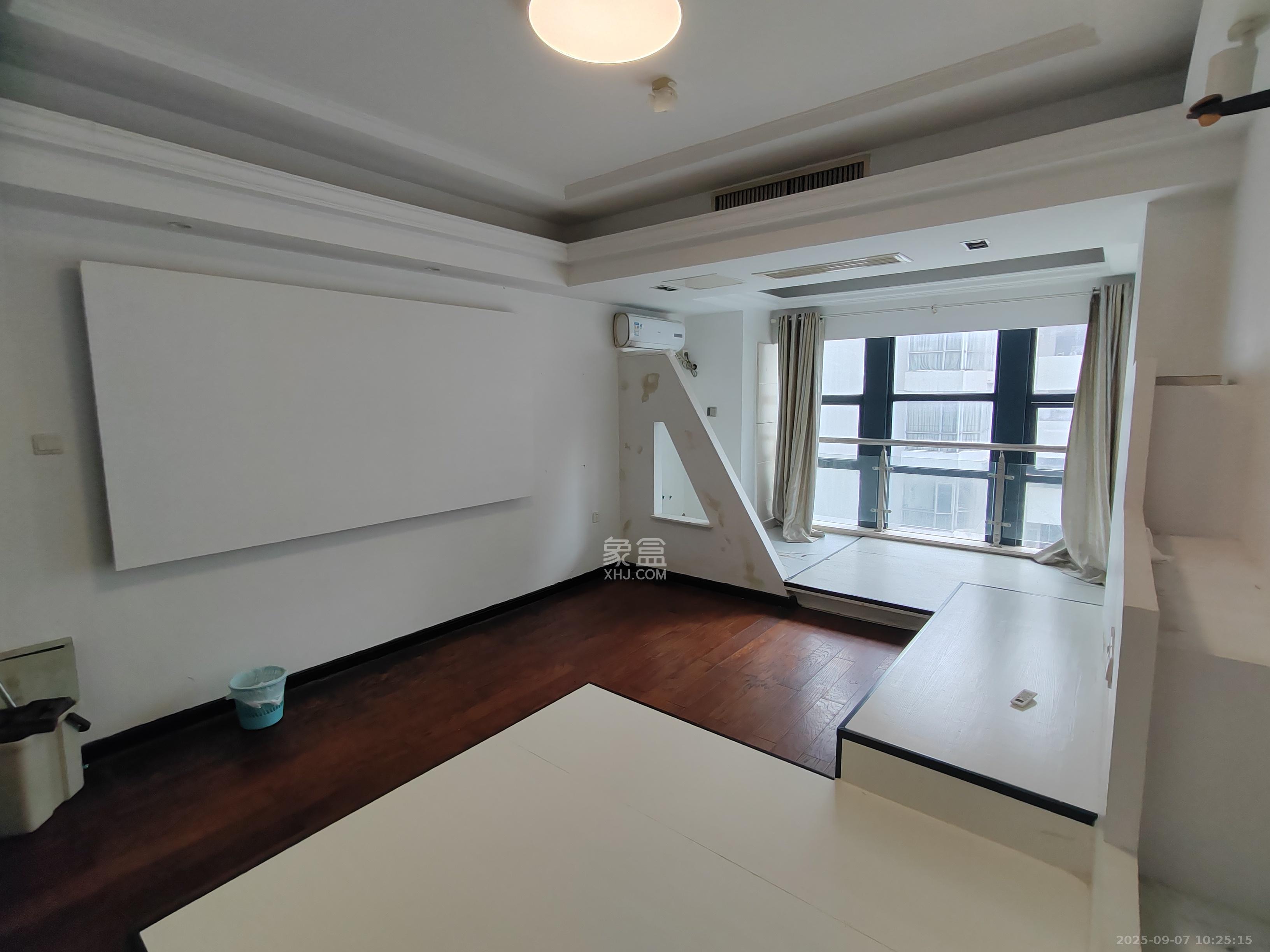 壹号公馆  1室1厅1卫    2200.0元/月 壹号公馆  1室1厅1卫    2200.0元/月室内图