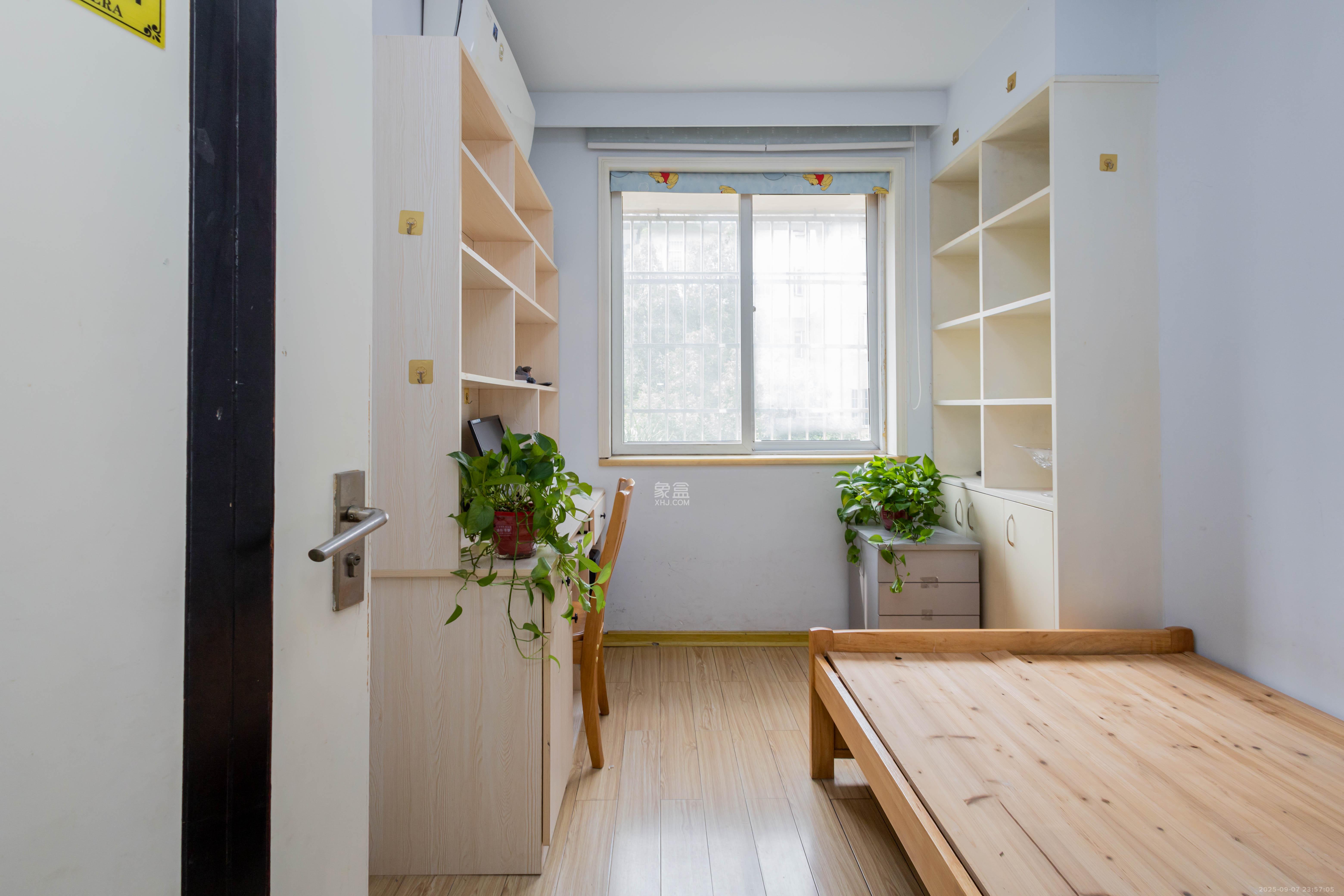 东岸锦城(东方人家)  3室2厅1卫    55.0万卧室