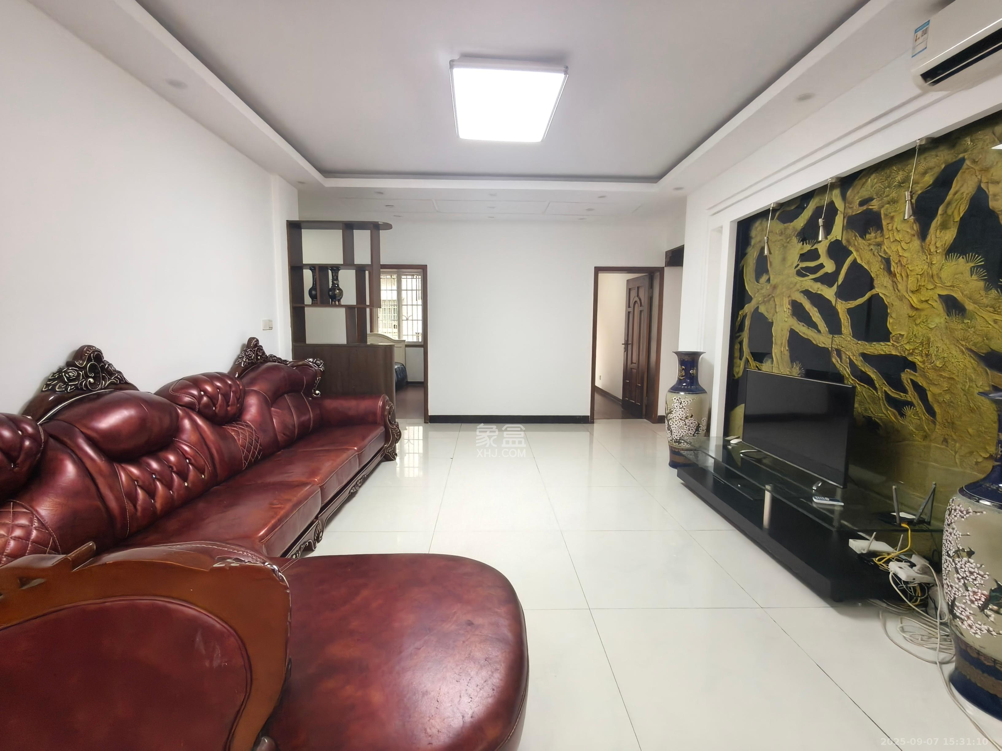 高桥粮油市场（高桥一号小区）  3室1厅1卫    2000.0元/月室内图