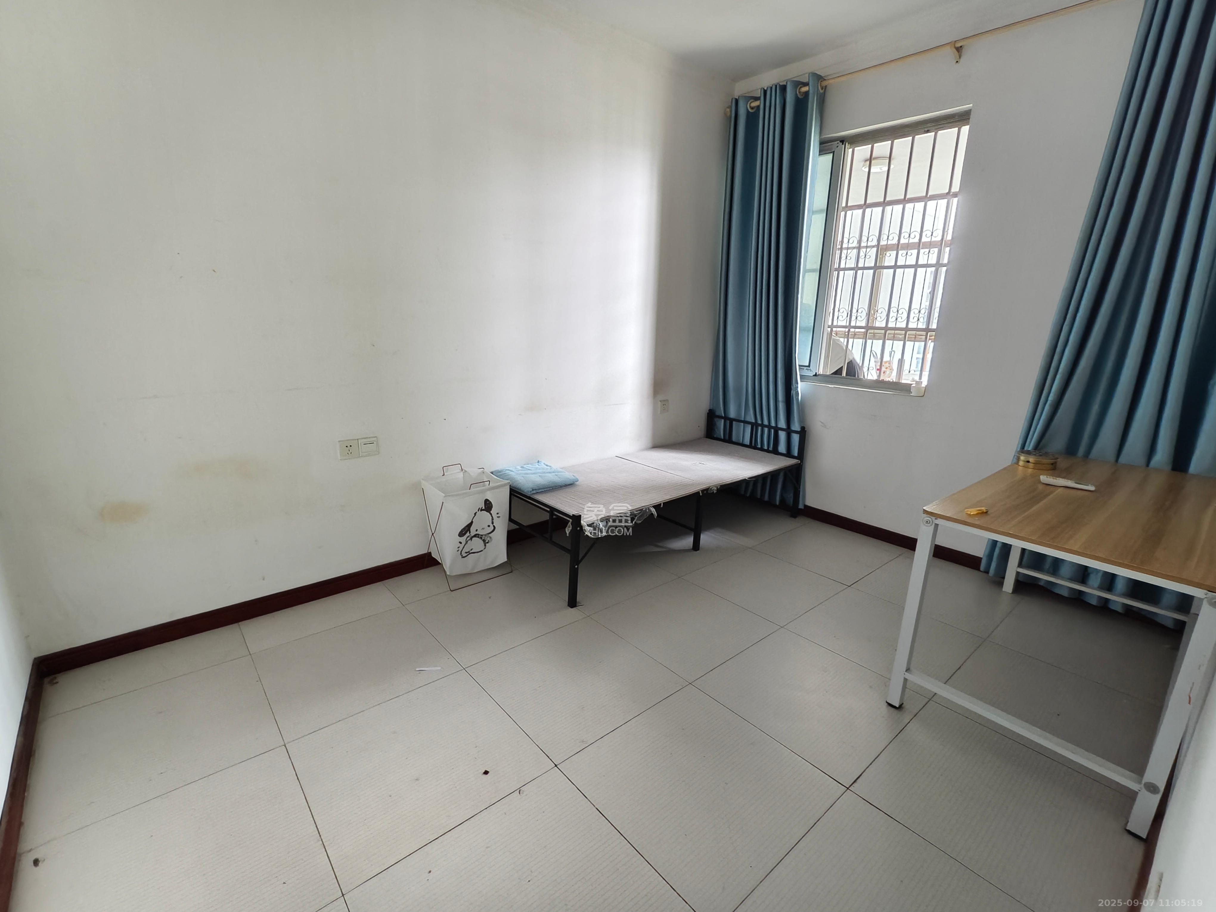 阳光100二期  3室2厅2卫    2500.0元/月 阳光100二期  3室2厅2卫    2500.0元/月室内图