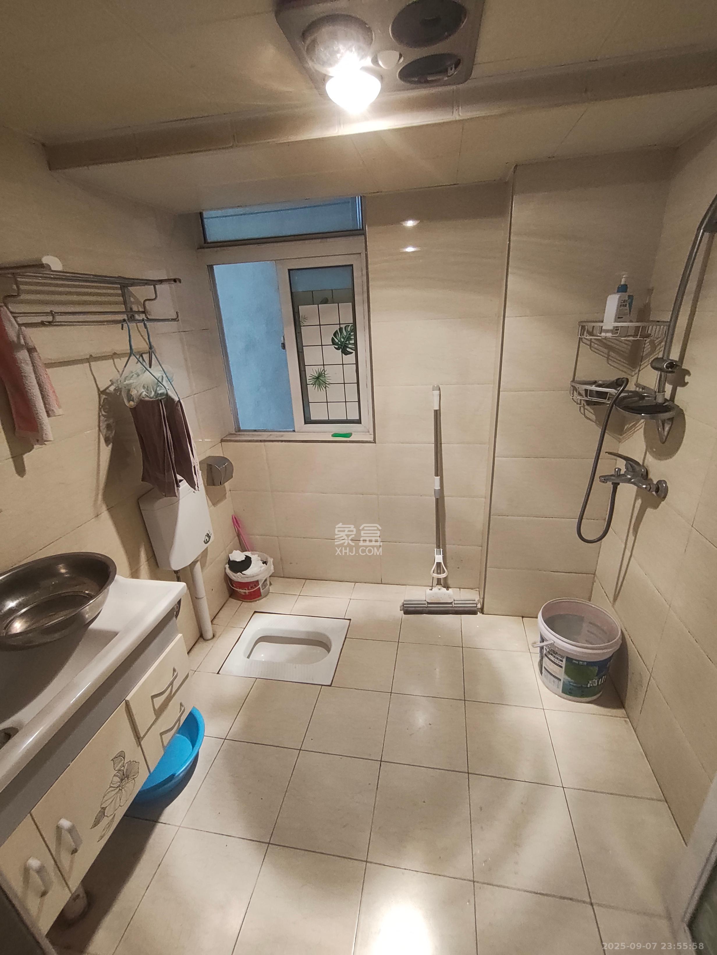 摩天一号 1室1厅1卫 1800.0元/月 摩天一号 1室1厅1卫 1800.0元/月室内图