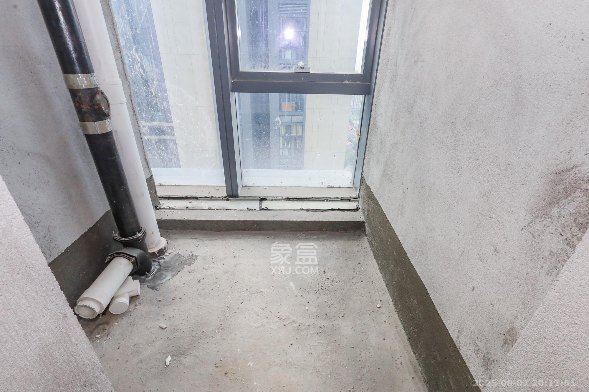 卓越中寰 2室1厅1卫 58.0万 卓越中寰 2室1厅1卫 58.0万卫生间