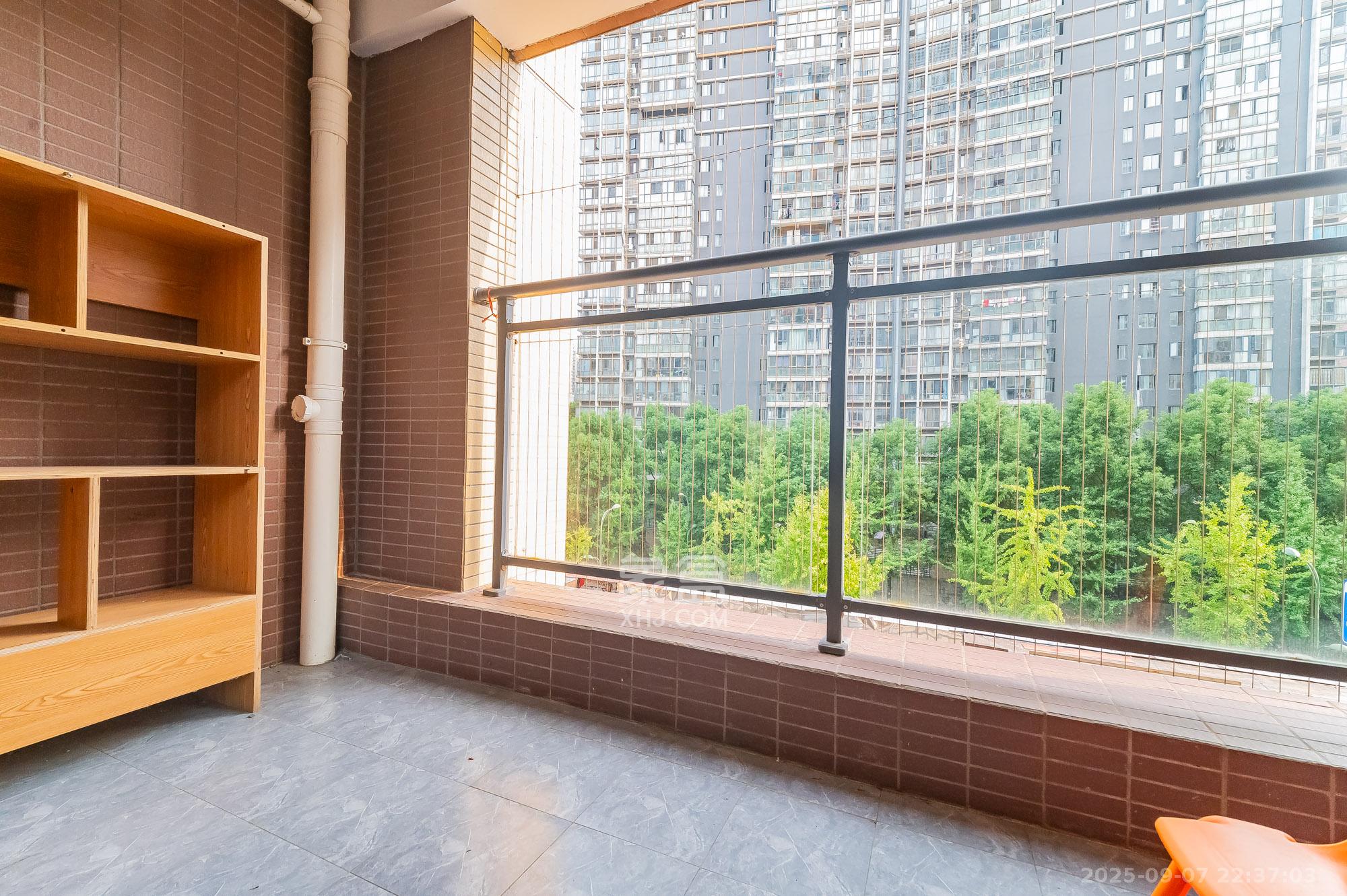 恒基凯旋门三期 3室2厅2卫 89.8万 恒基凯旋门三期 3室2厅2卫 89.8万阳台