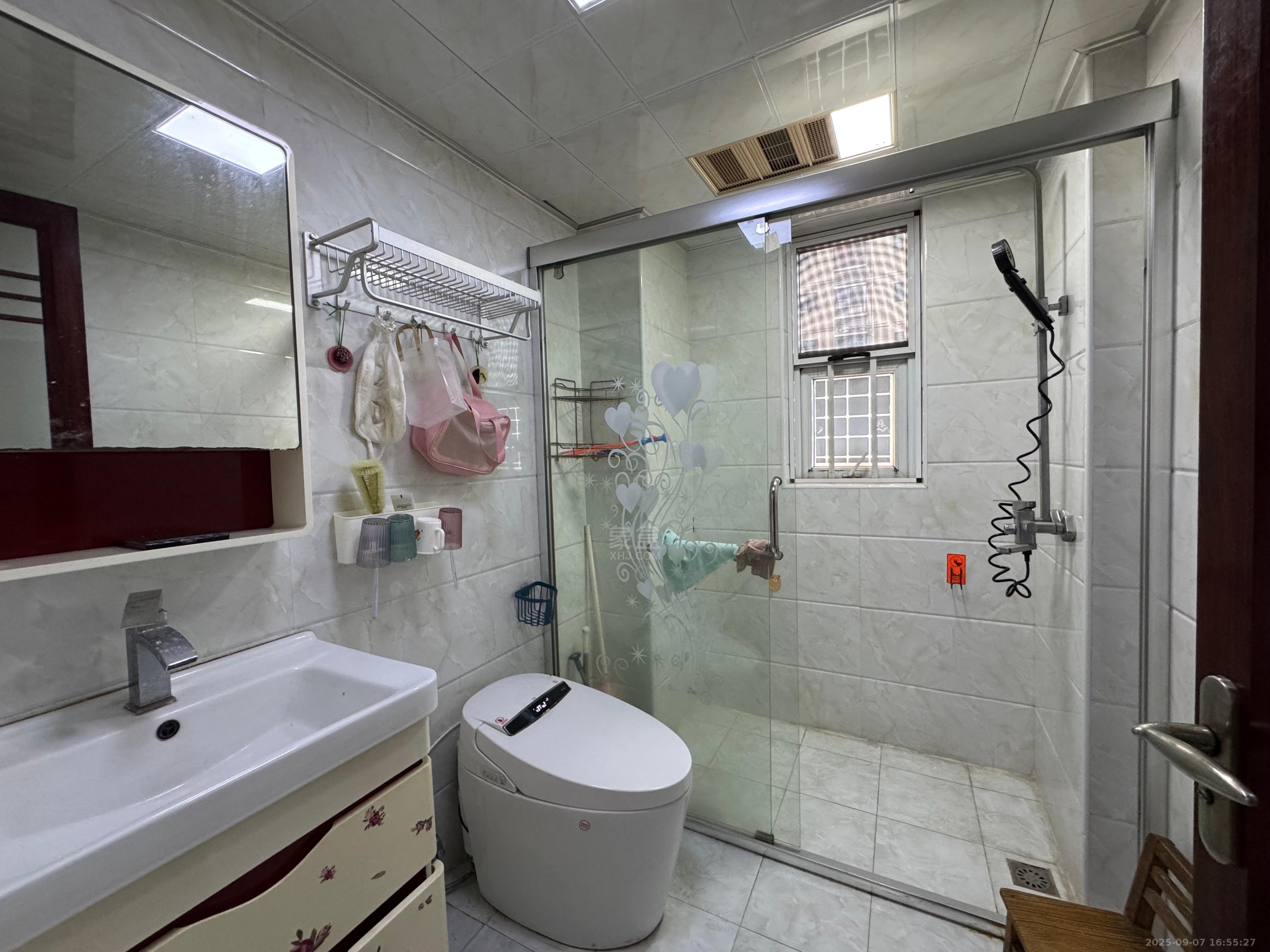 美的城二期  3室2厅2卫    2000.0元/月室内图