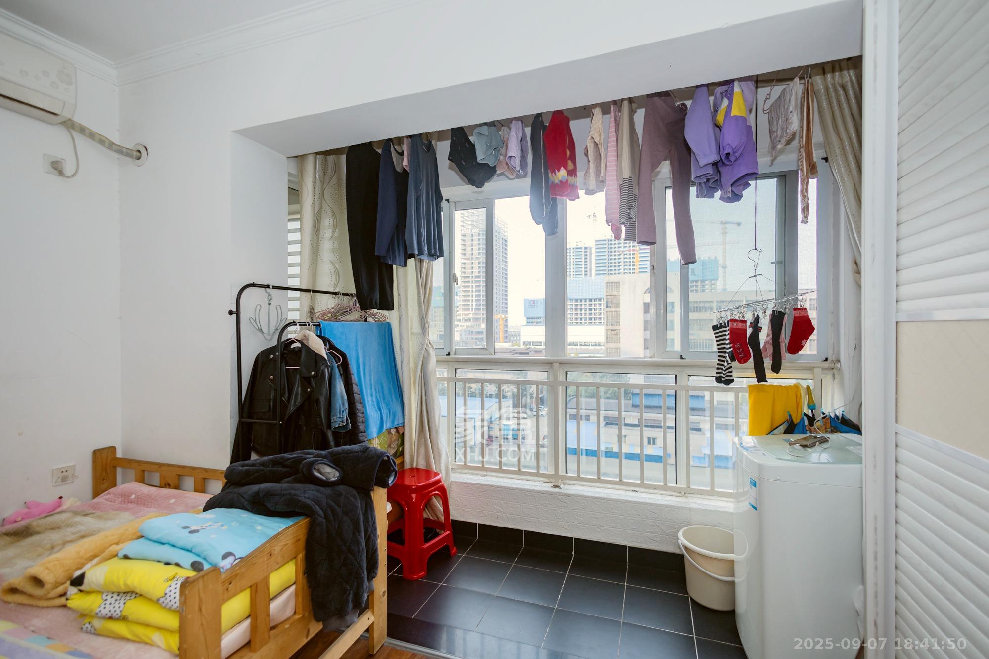 时代星城 1室1厅1卫 16.8万 时代星城 1室1厅1卫 16.8万阳台