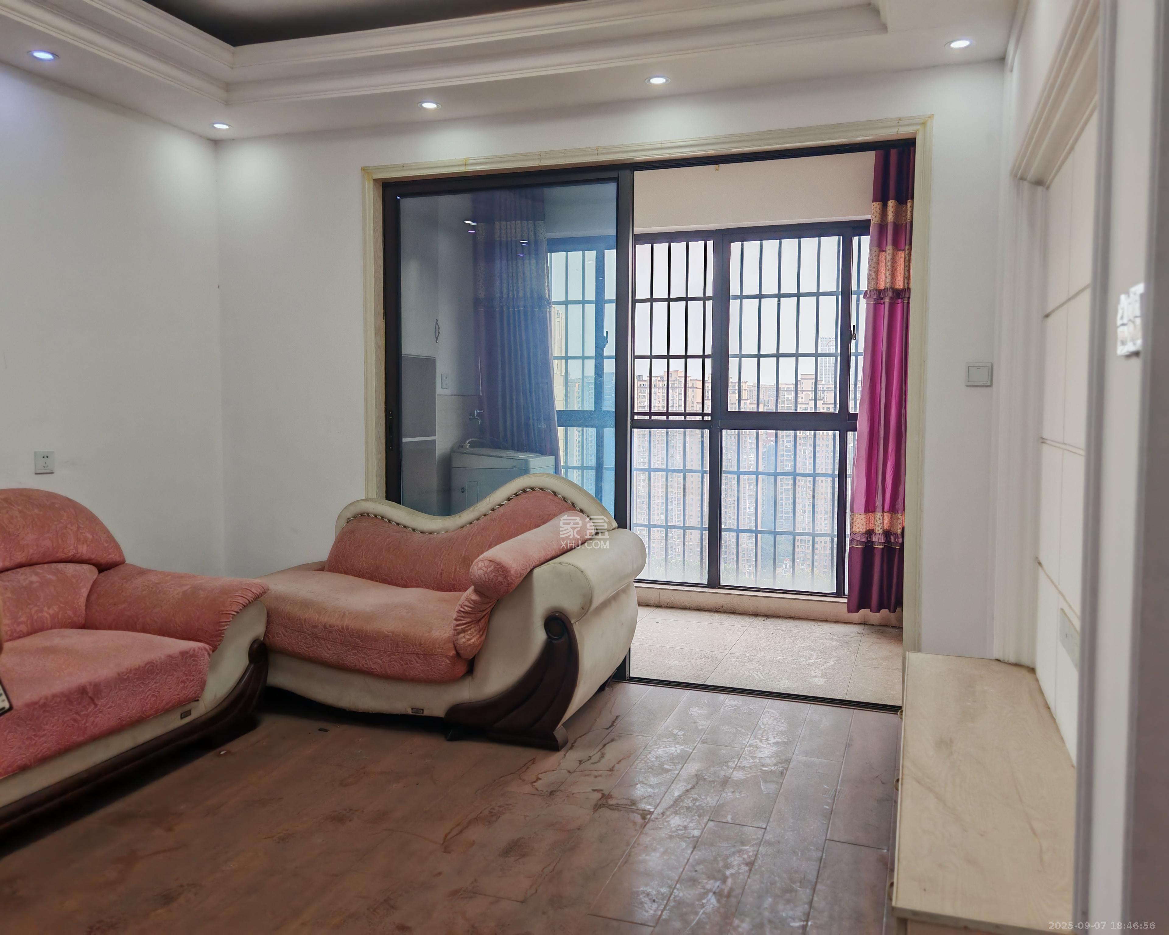 国泰九龙湾  3室2厅1卫    2300.0元/月 国泰九龙湾  3室2厅1卫    2300.0元/月