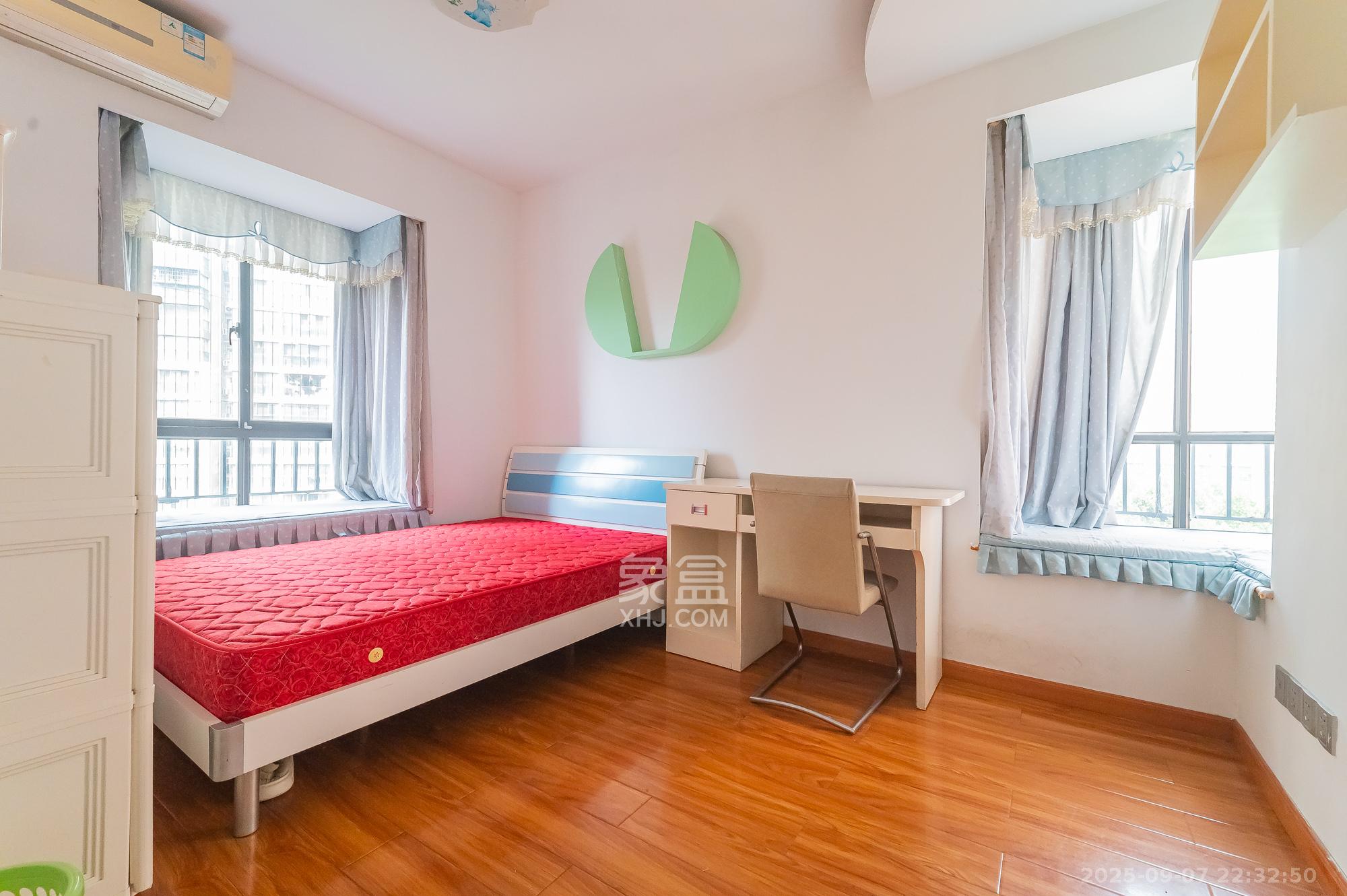 华润凤凰城一期  3室2厅2卫    88.88万卧室