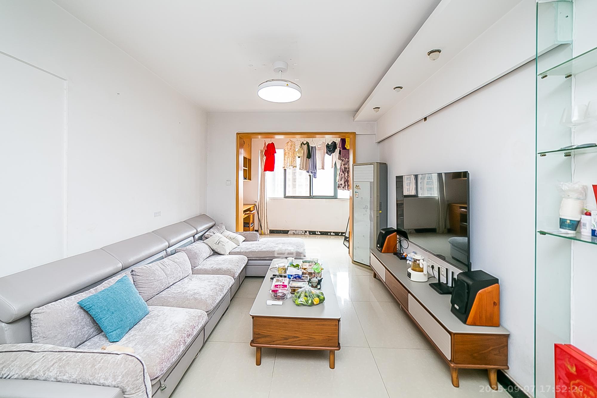 欧园  1室2厅1卫    75.0万 欧园  1室2厅1卫    75.0万客厅