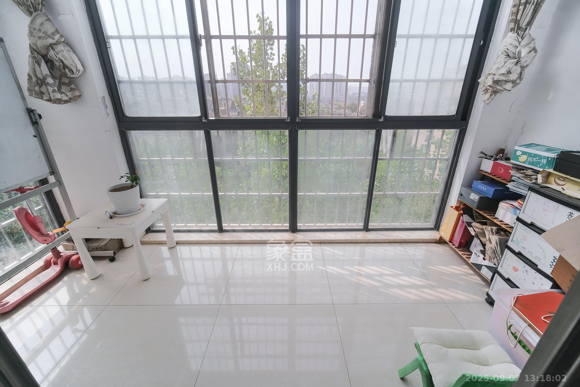 山水湾 4室2厅3卫 158.0万 山水湾 4室2厅3卫 158.0万阳台