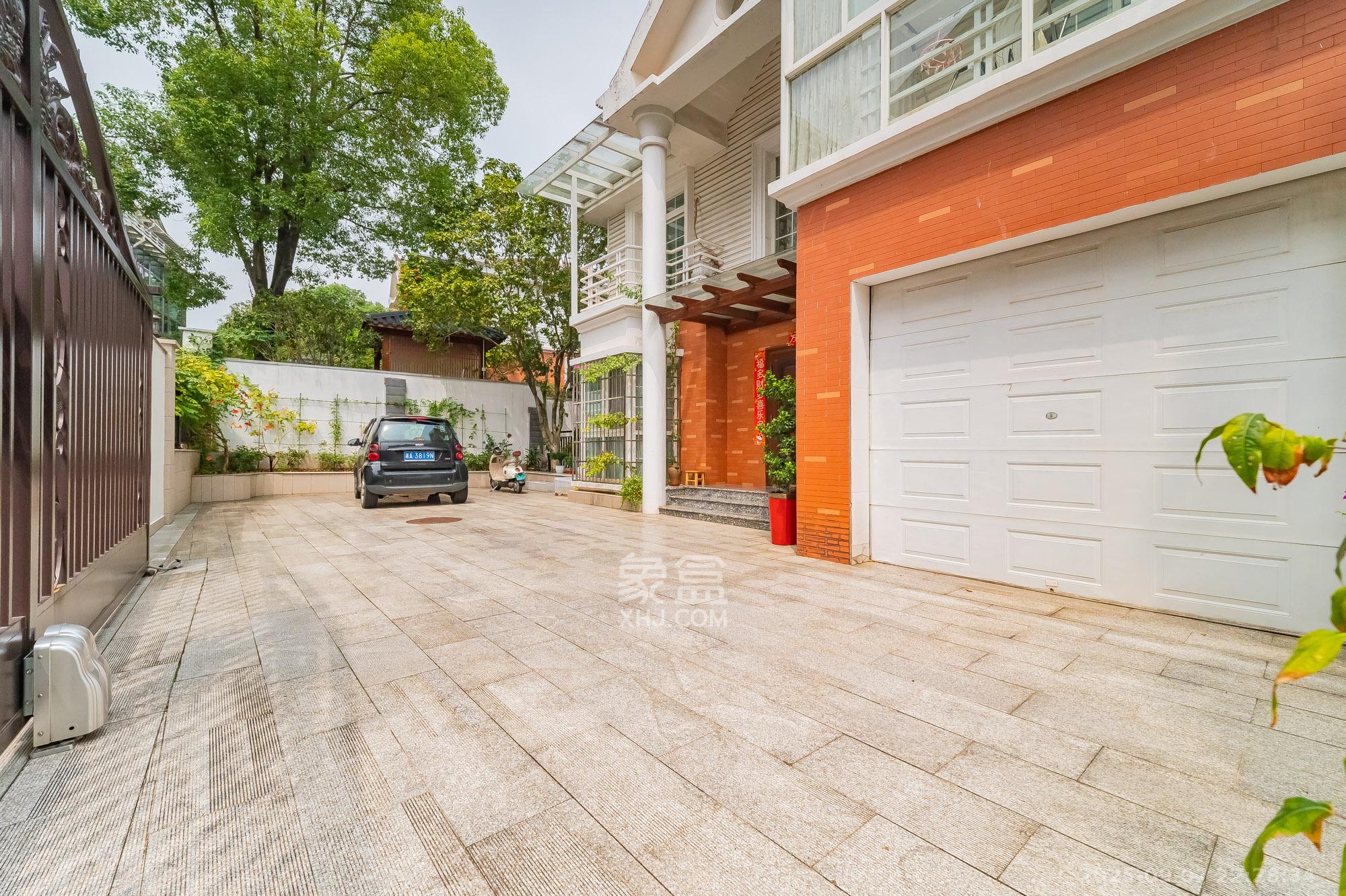 山水芙蓉国际新城  7室2厅3卫    598.0万客厅