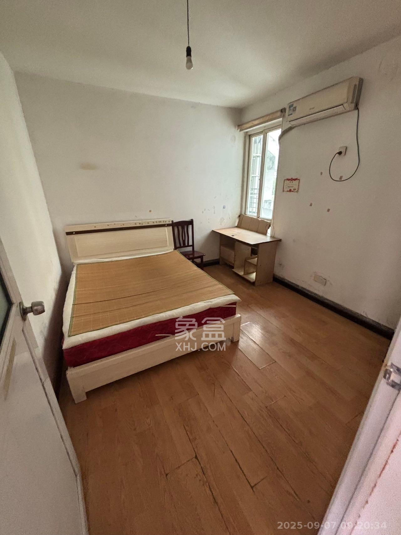 恩瑞麓山名园(龙王港小区) 3室2厅1卫 1500.0元/月 恩瑞麓山名园(龙王港小区) 3室2厅1卫 1500.0元/月室内图