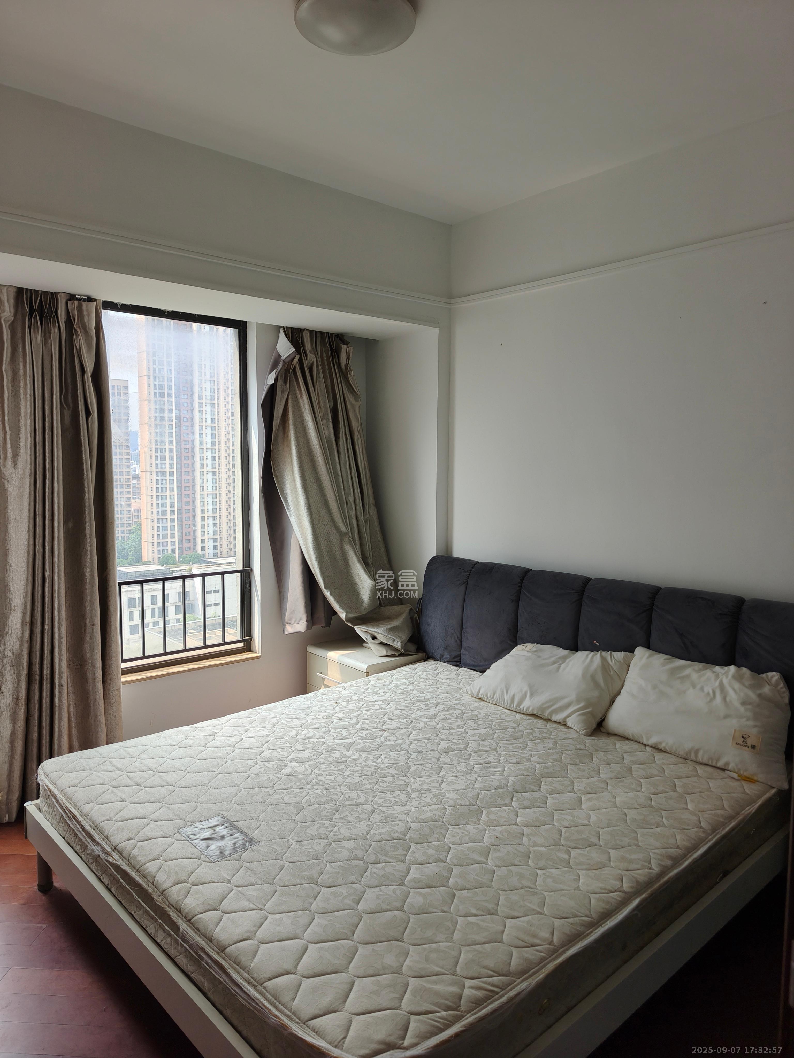 万科金域蓝湾  3室1厅1卫    2400.0元/月室内图