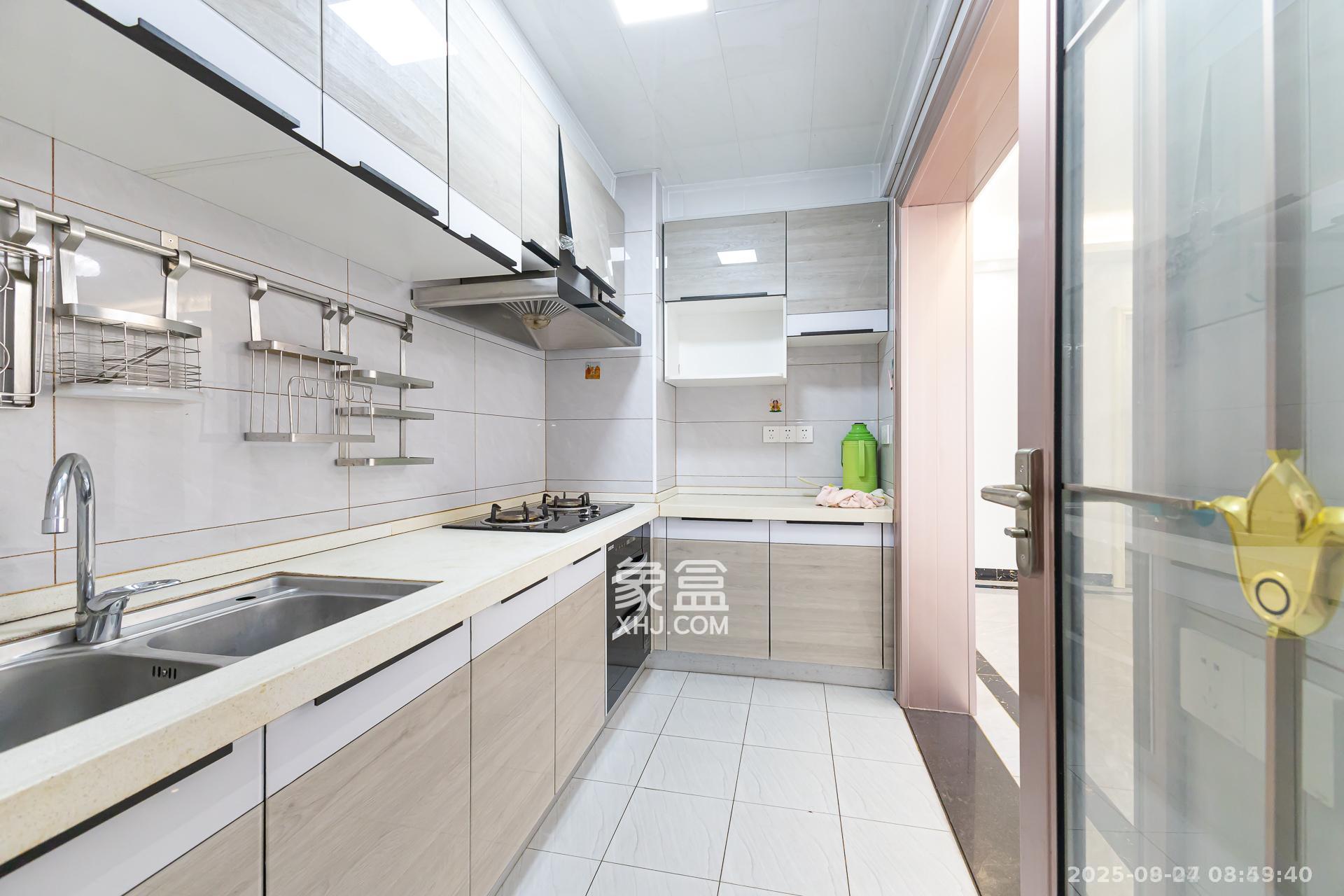 时代倾城三期  4室2厅2卫    2200.0元/月室内图