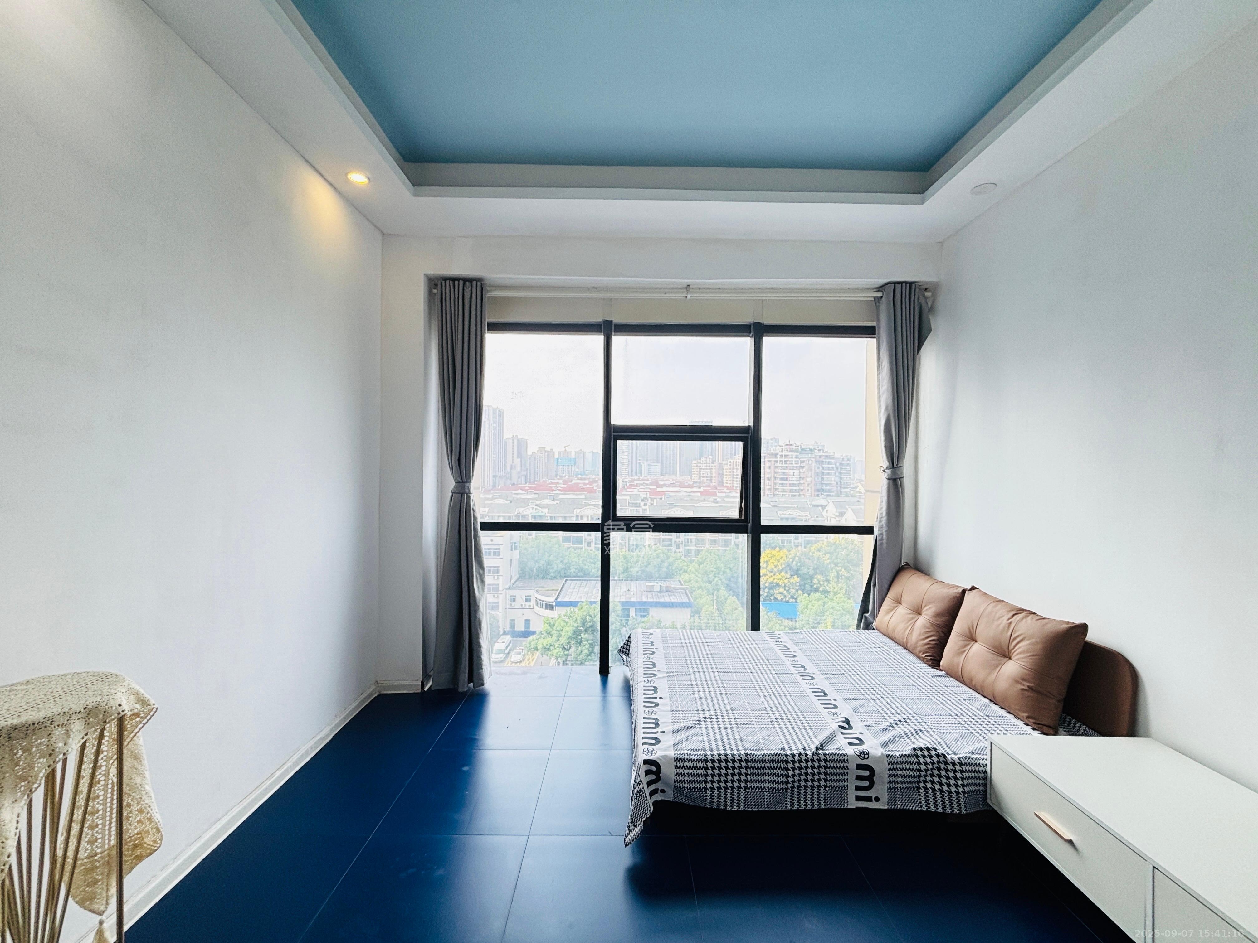 万坤图财富广场  1室1厅1卫    1500.0元/月室内图