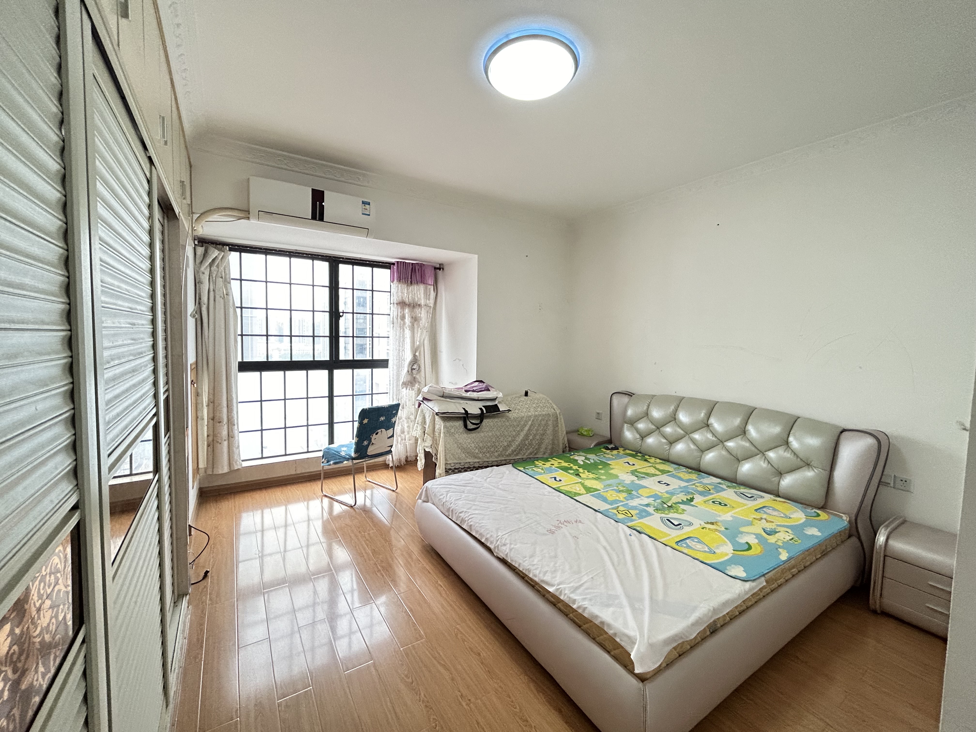 逸臣广场 3室2厅2卫 1800.0元/月 逸臣广场 3室2厅2卫 1800.0元/月室内图