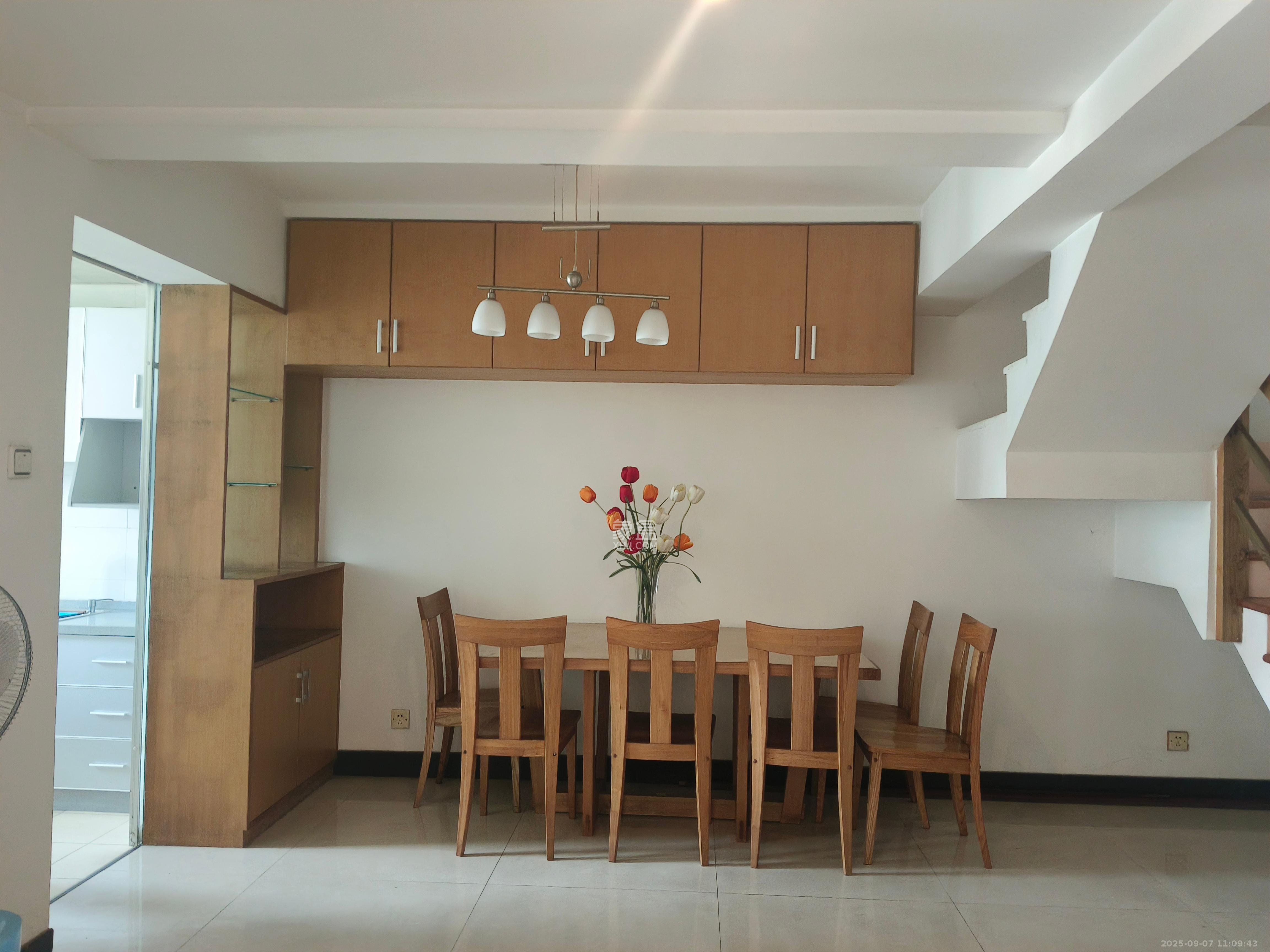 怡景民居 3室2厅2卫 1800.0元/月 怡景民居 3室2厅2卫 1800.0元/月室内图