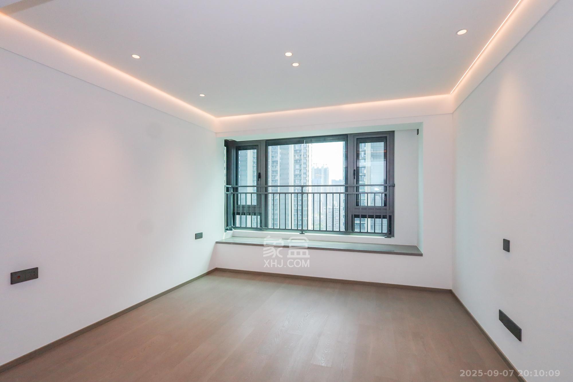 招商蛇口滨江境 4室2厅2卫 398.0万 招商蛇口滨江境 4室2厅2卫 398.0万卧室