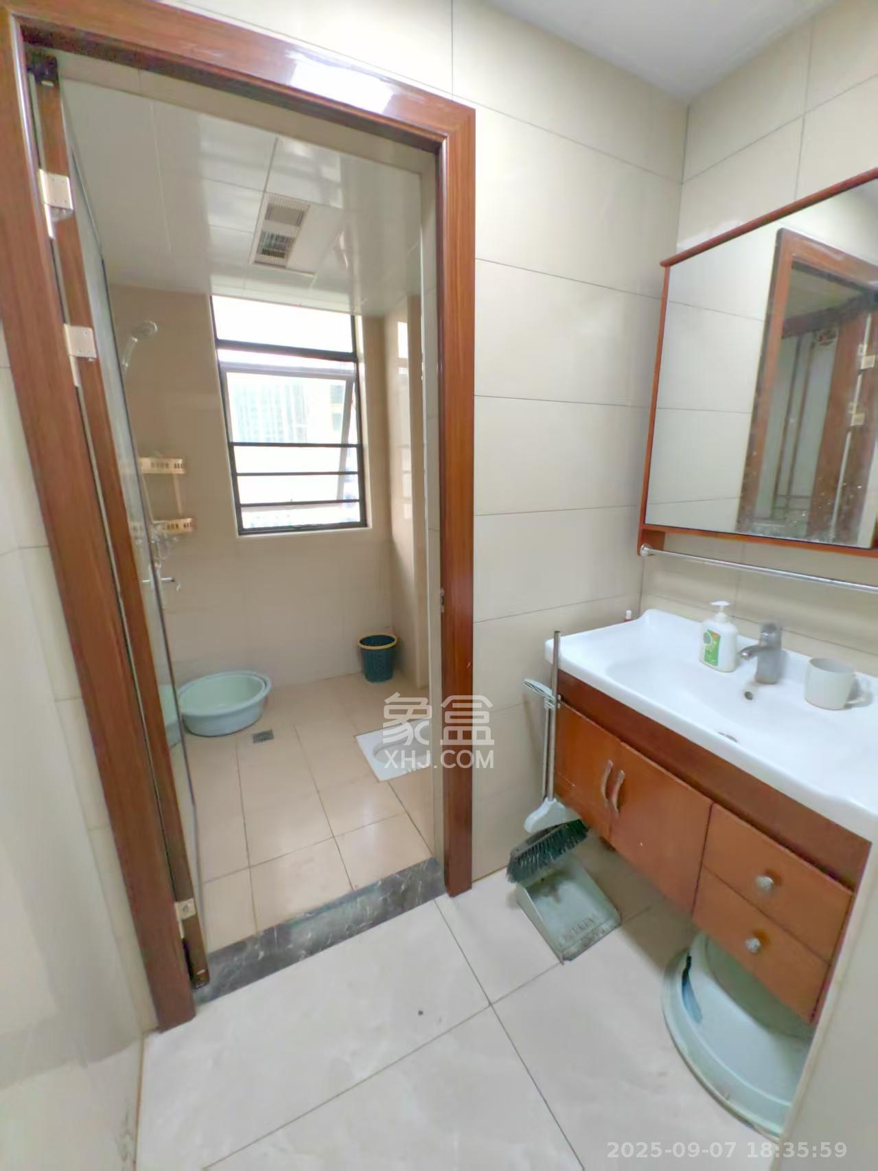 天元涉外景园C区 4室2厅2卫 3200.0元/月 天元涉外景园C区 4室2厅2卫 3200.0元/月室内图