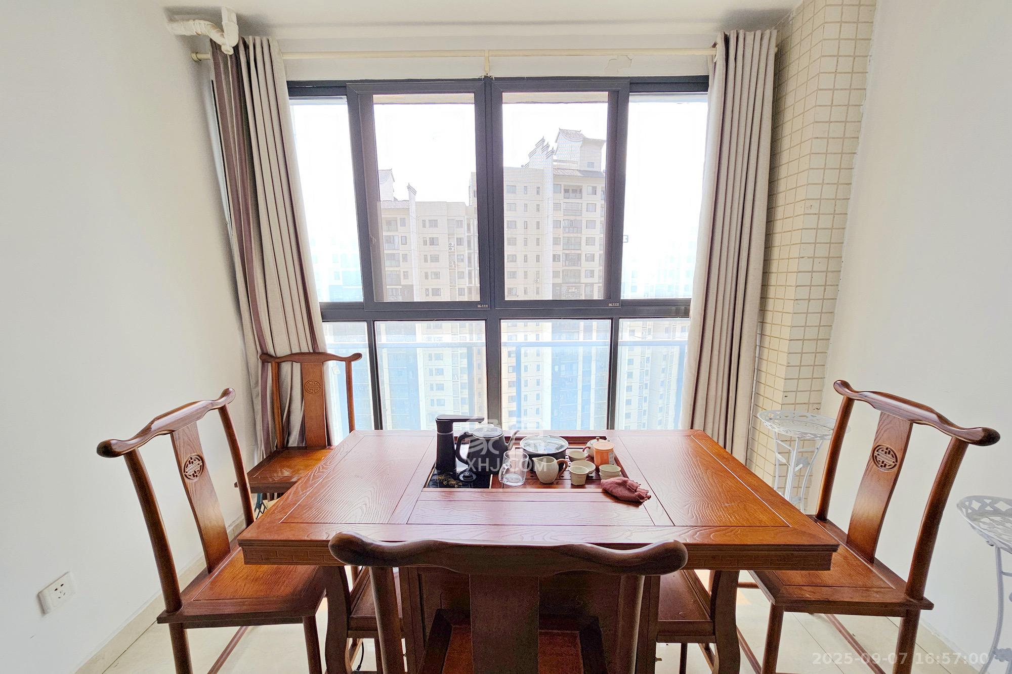 嘉宇盛世华章 3室2厅2卫 3200.0元/月 嘉宇盛世华章 3室2厅2卫 3200.0元/月室内图