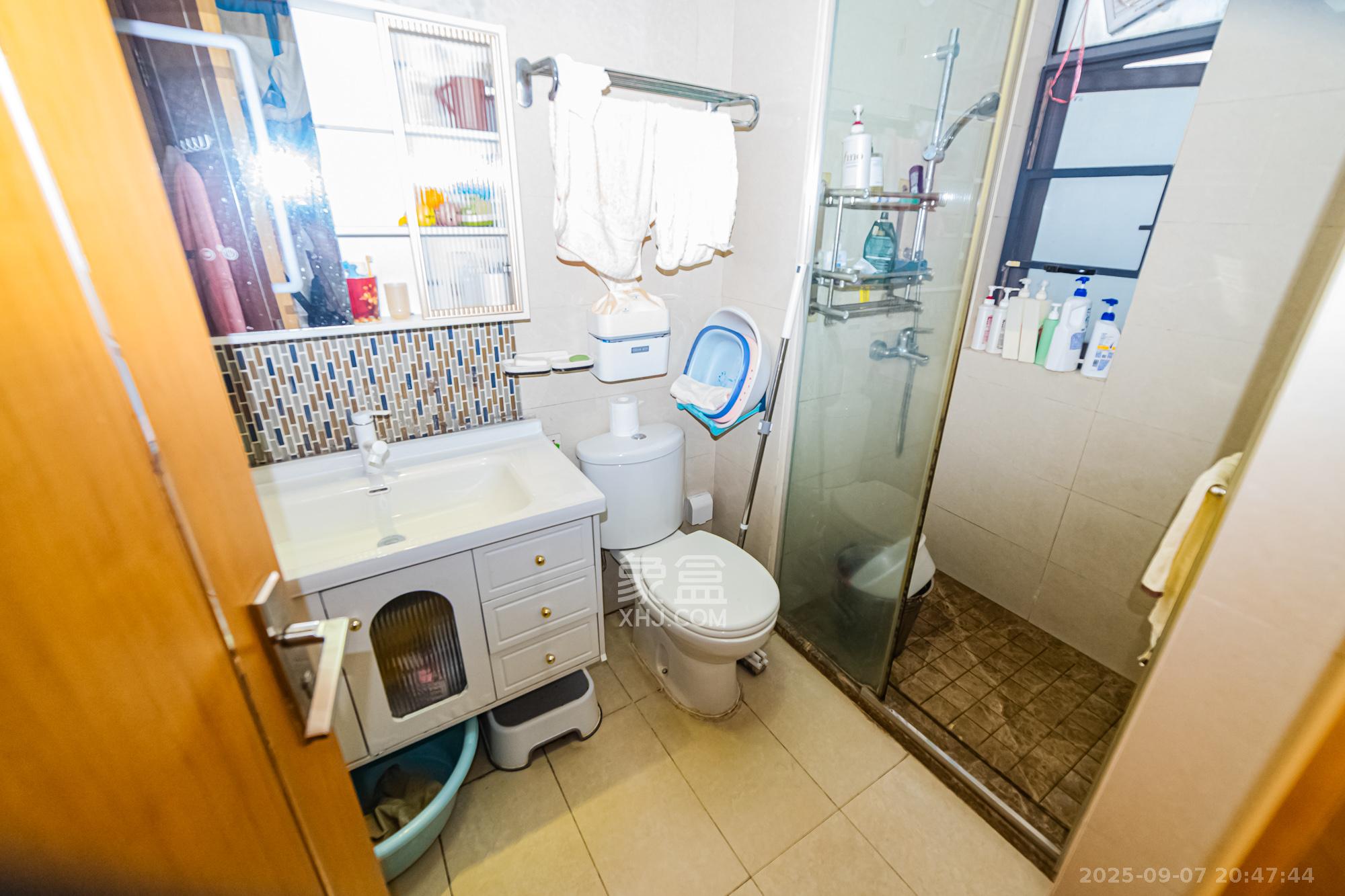 珠江郦城薰衣道  3室2厅1卫    90.0万 珠江郦城薰衣道  3室2厅1卫    90.0万卫生间