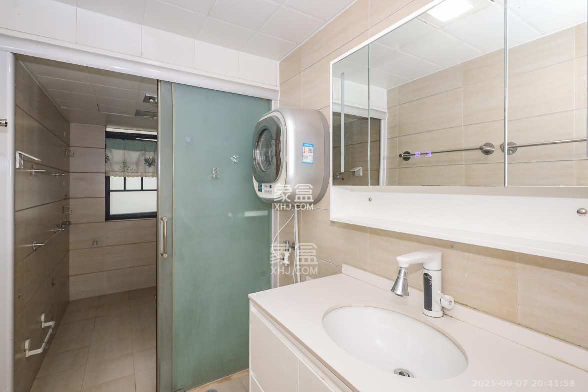 八方小区D区 4室2厅2卫 368.0万 八方小区D区 4室2厅2卫 368.0万卫生间