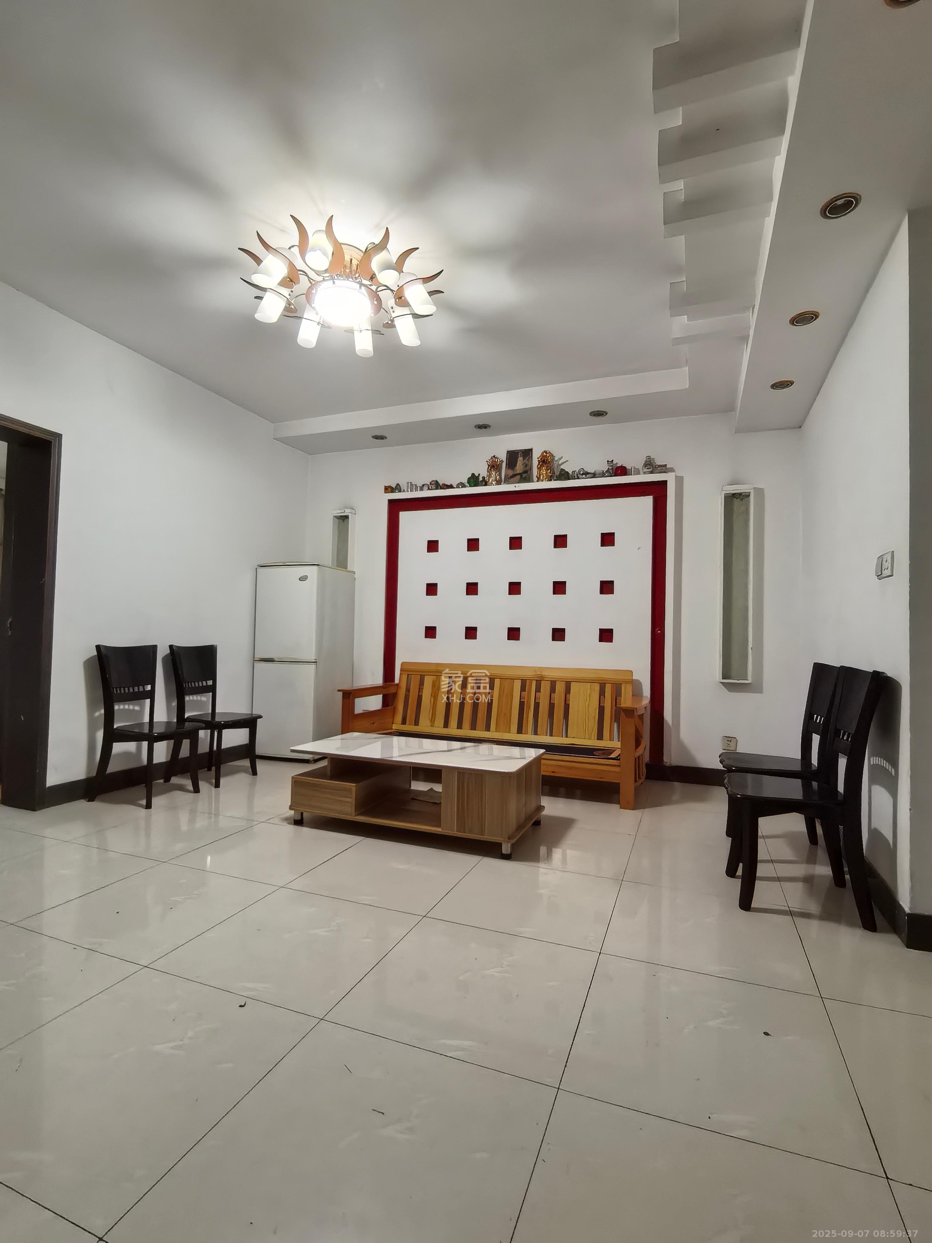 中南汽车世界 2室1厅1卫 1200.0元/月 中南汽车世界 2室1厅1卫 1200.0元/月室内图