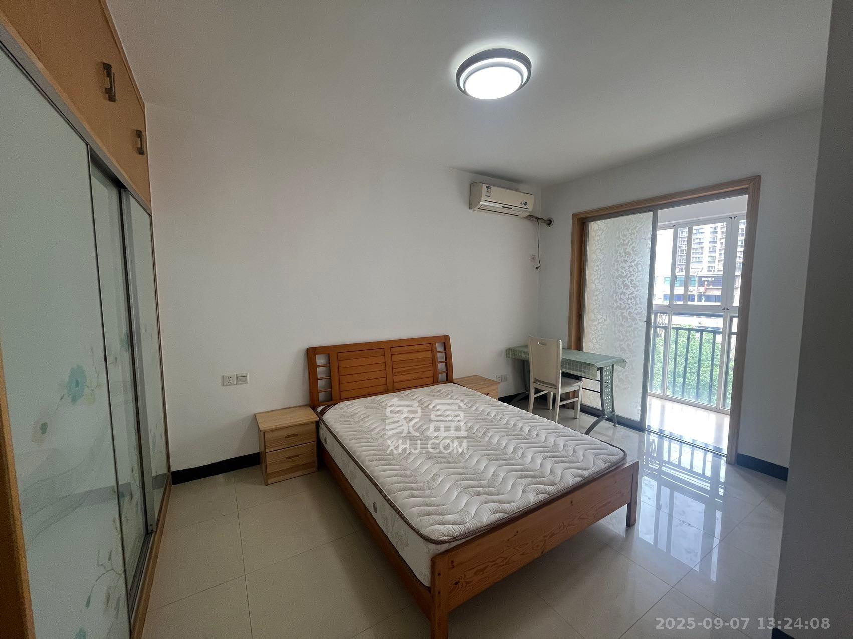 嘉盛华庭（一期、二期、三期）  2室2厅1卫    3000.0元/月室内图