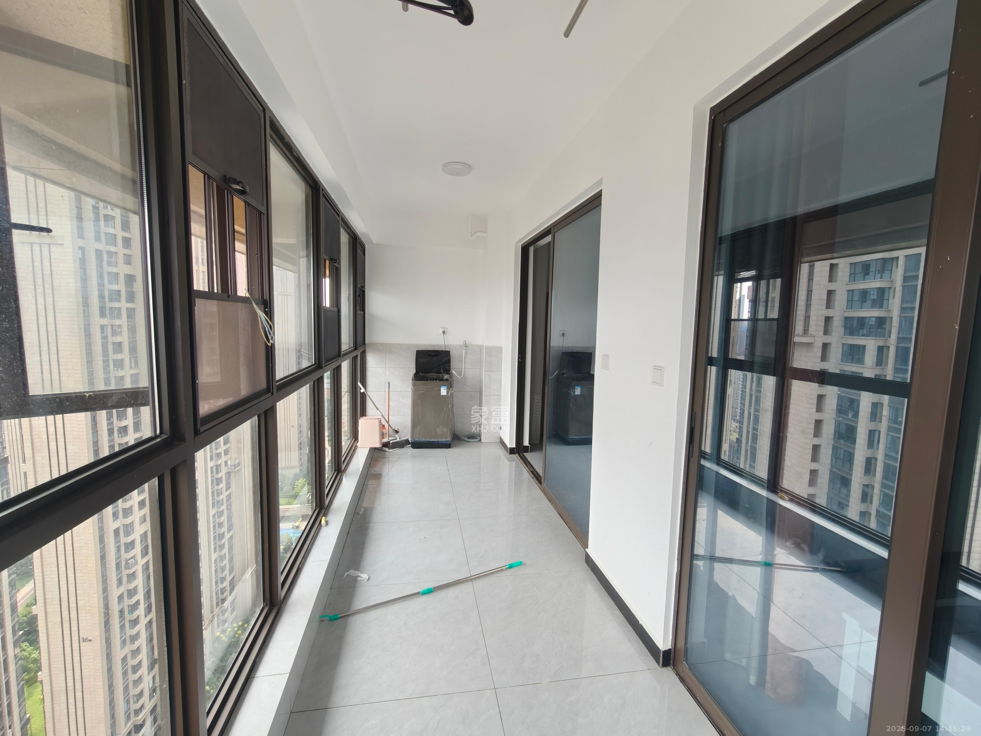 明昇壹城(明昇时代广场)二期 3室2厅2卫 2300.0元/月 明昇壹城(明昇时代广场)二期 3室2厅2卫 2300.0元/月室内图