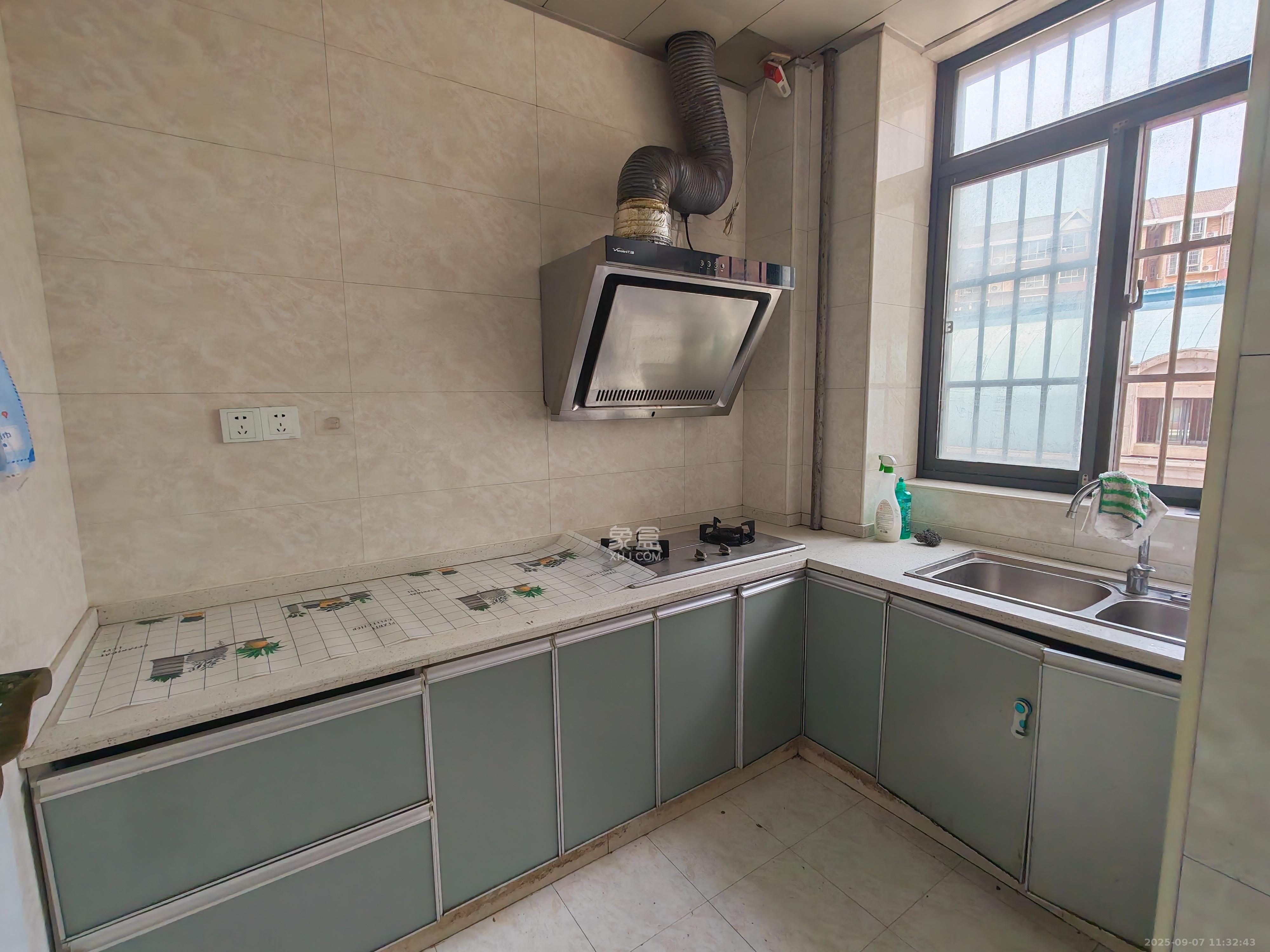 新盛珑璟台  2室2厅1卫    1800.0元/月室内图