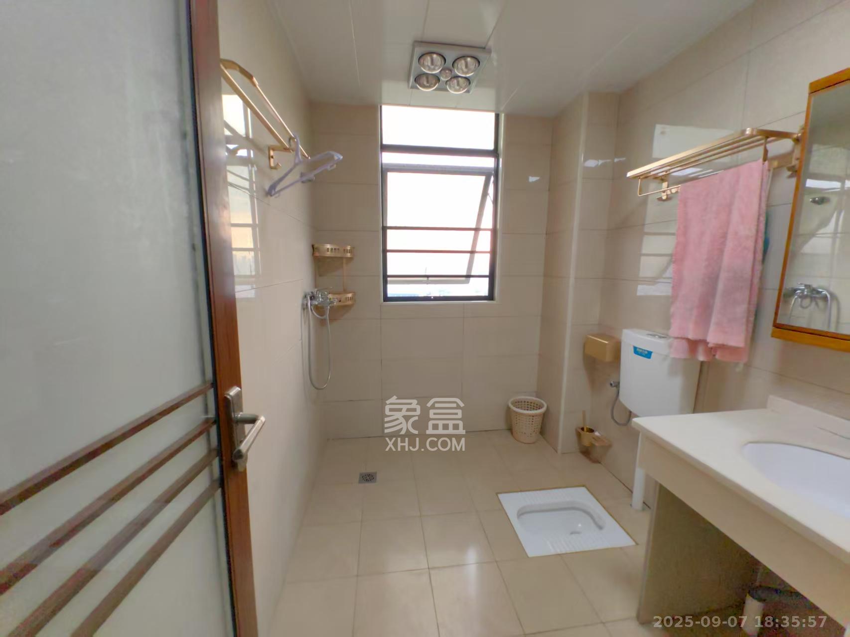 天元涉外景园C区 4室2厅2卫 3200.0元/月 天元涉外景园C区 4室2厅2卫 3200.0元/月室内图