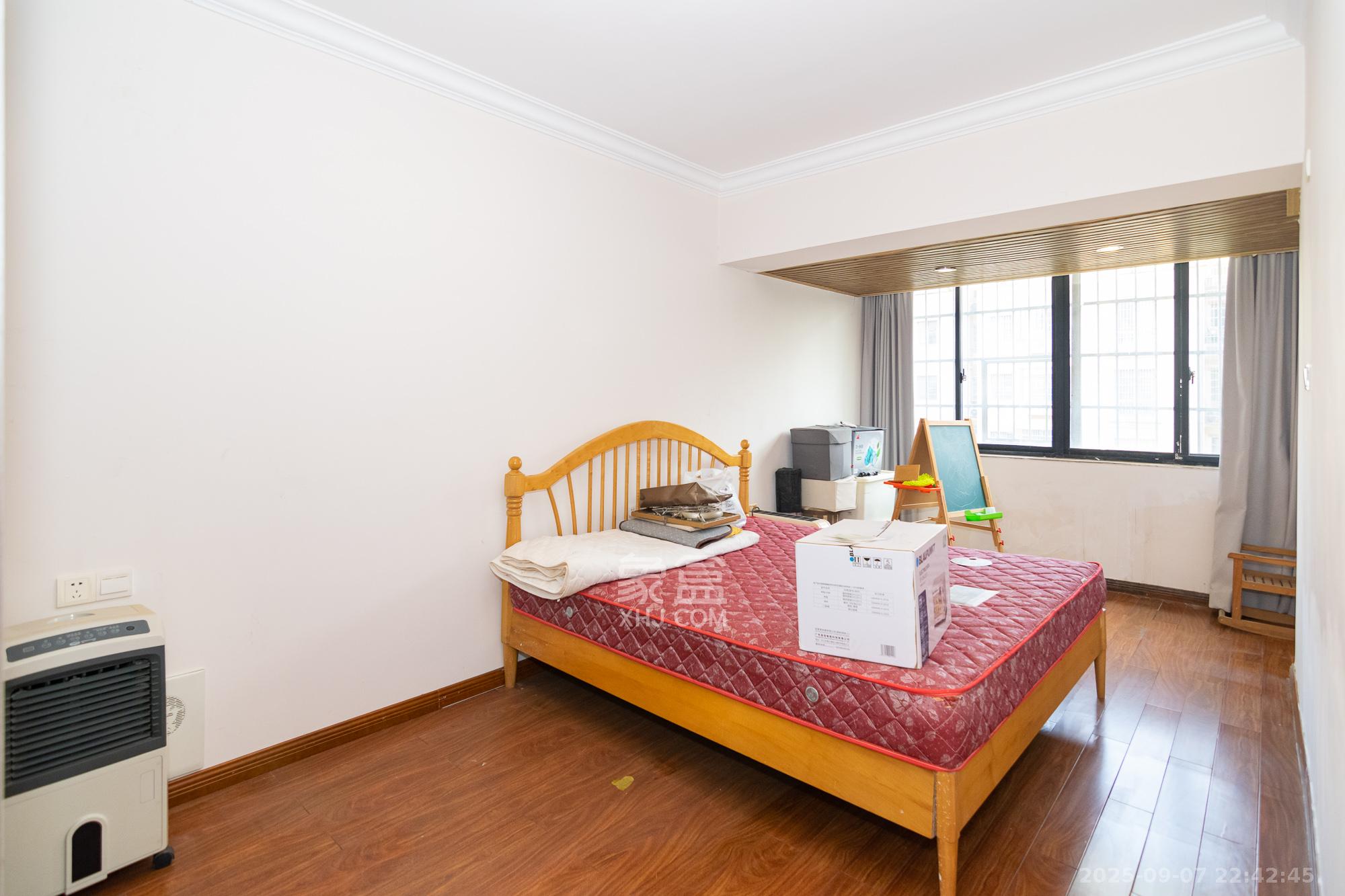 中新森林海 3室2厅2卫 80.8万 中新森林海 3室2厅2卫 80.8万卧室