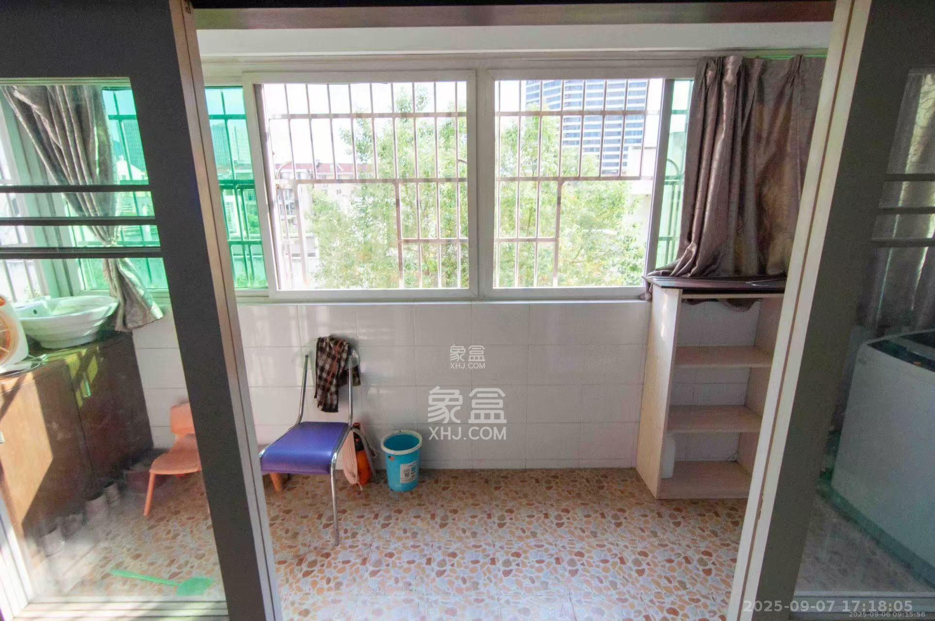 恩瑞麓山名园(龙王港小区) 3室2厅2卫 2500.0元/月 恩瑞麓山名园(龙王港小区) 3室2厅2卫 2500.0元/月室内图