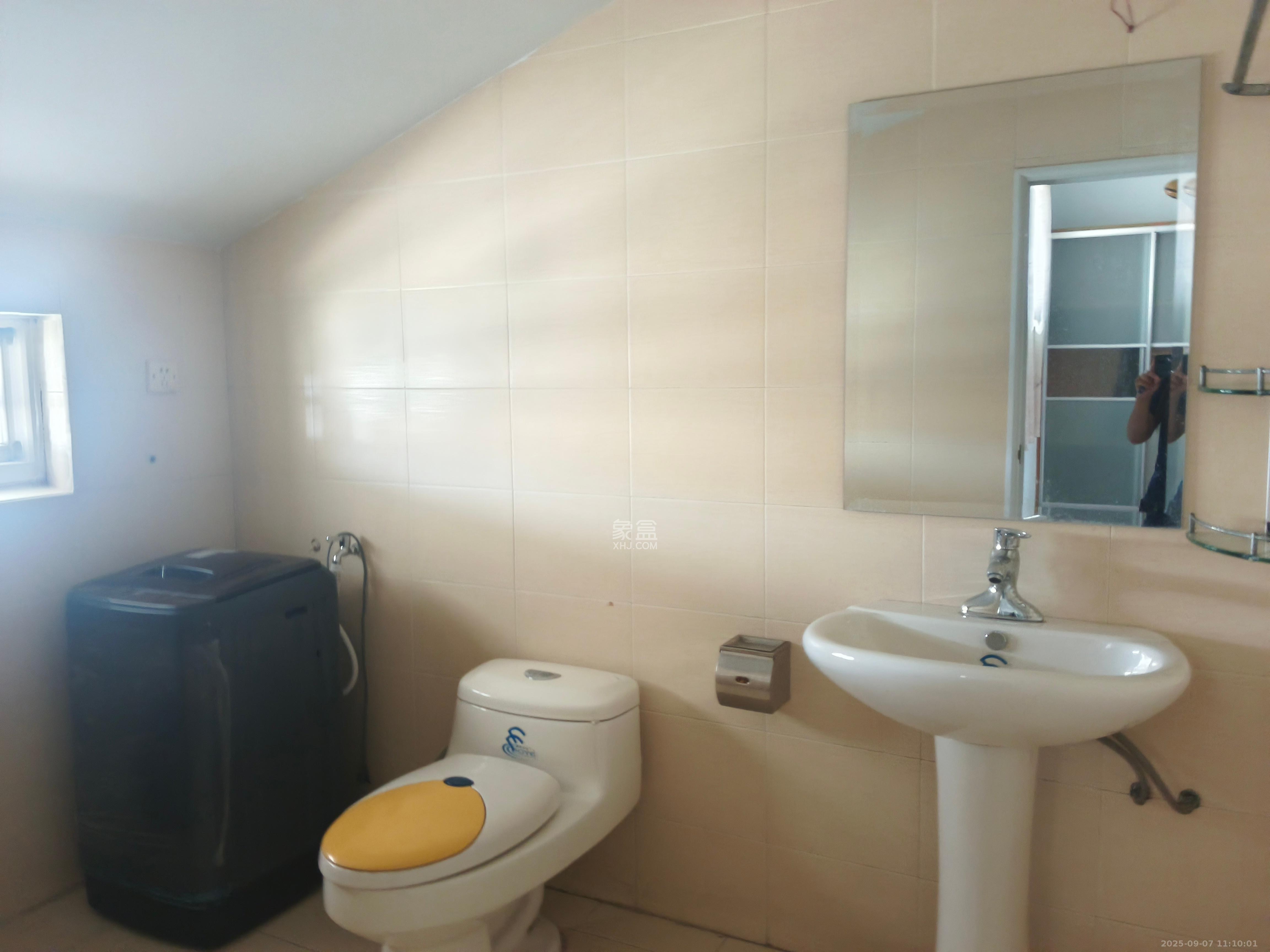 怡景民居 3室2厅2卫 1800.0元/月 怡景民居 3室2厅2卫 1800.0元/月室内图