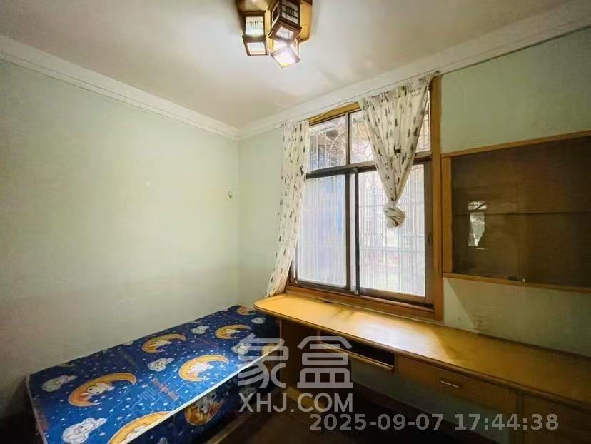 红旗区一片  3室1厅1卫    2400.0元/月 红旗区一片  3室1厅1卫    2400.0元/月室内图