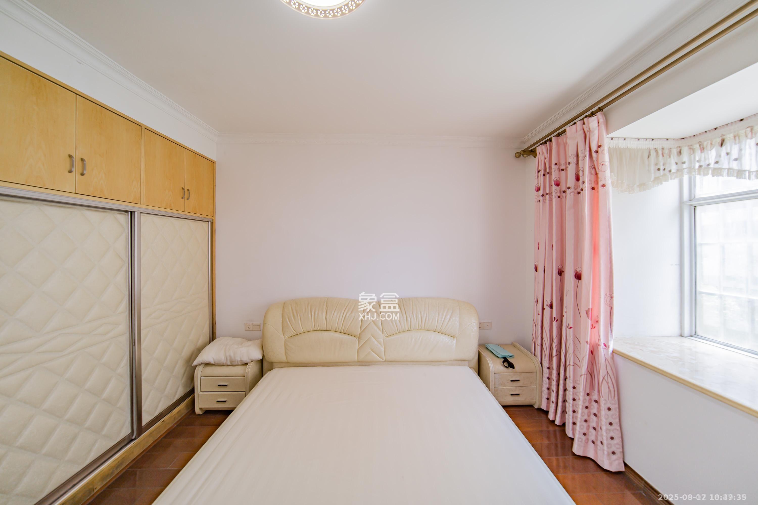 洋湖景园  3室2厅2卫    2800.0元/月室内图