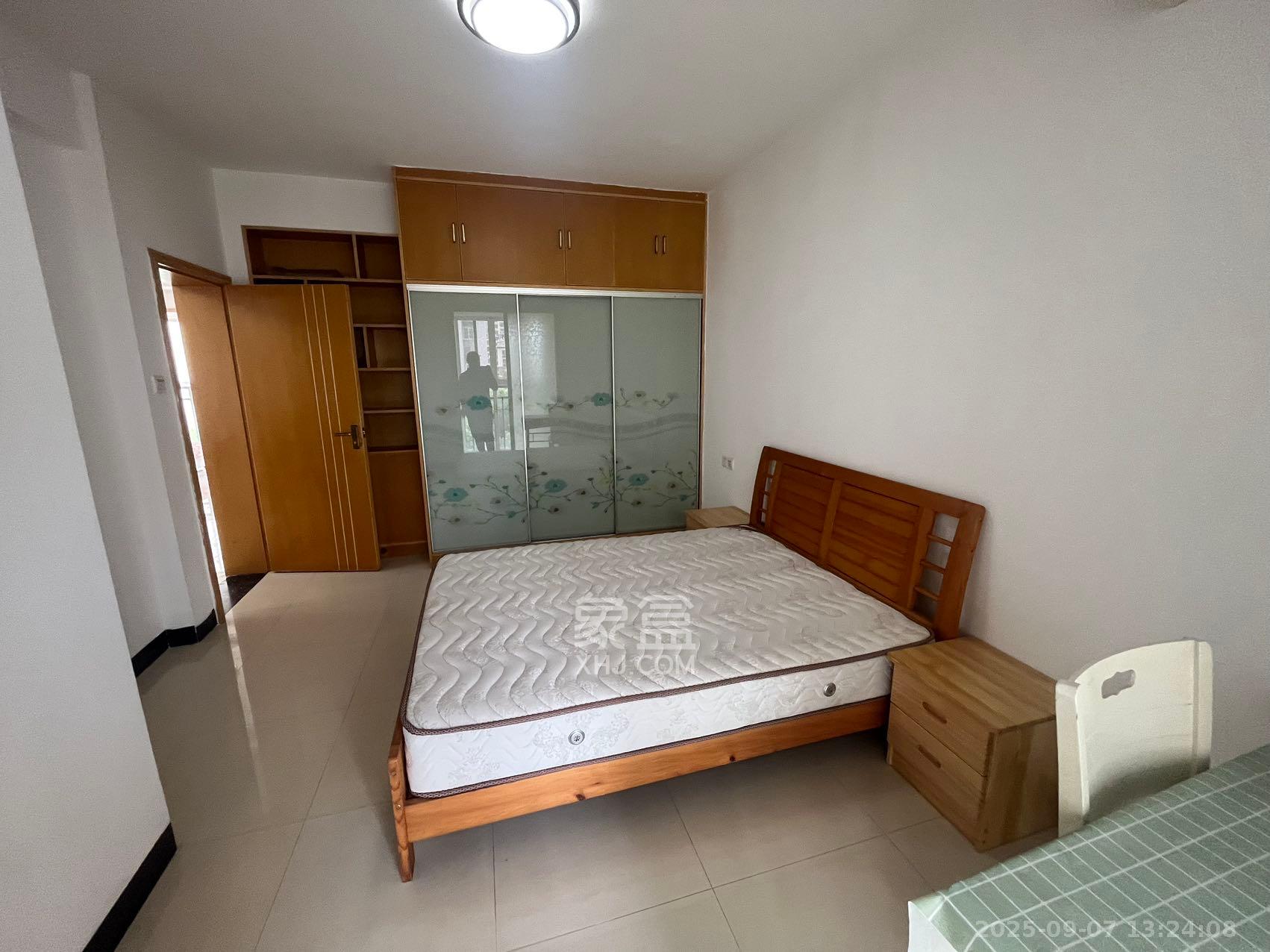 嘉盛华庭（一期、二期、三期）  2室2厅1卫    3000.0元/月室内图