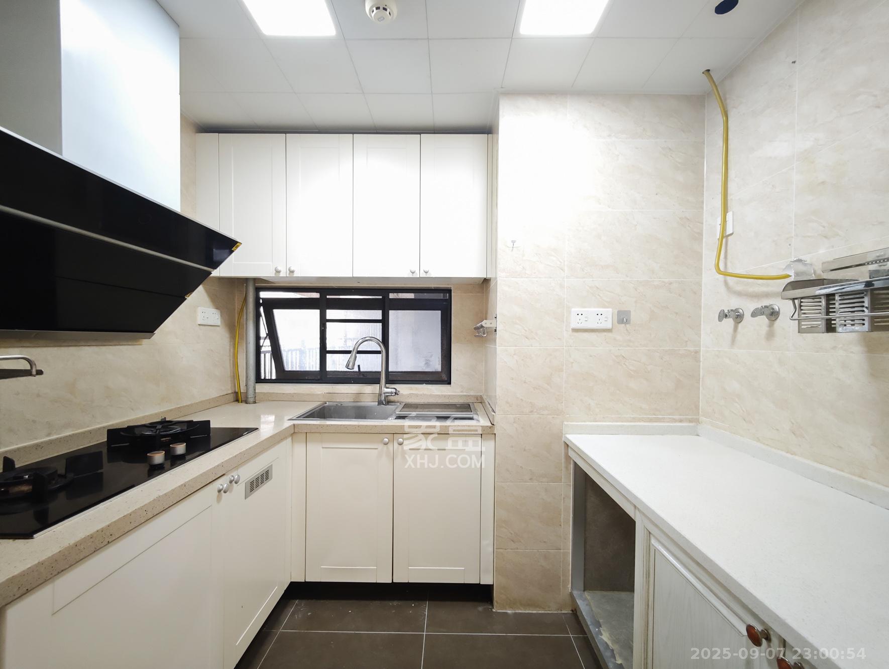 万科魅力之城  3室2厅2卫    95.0万厨房