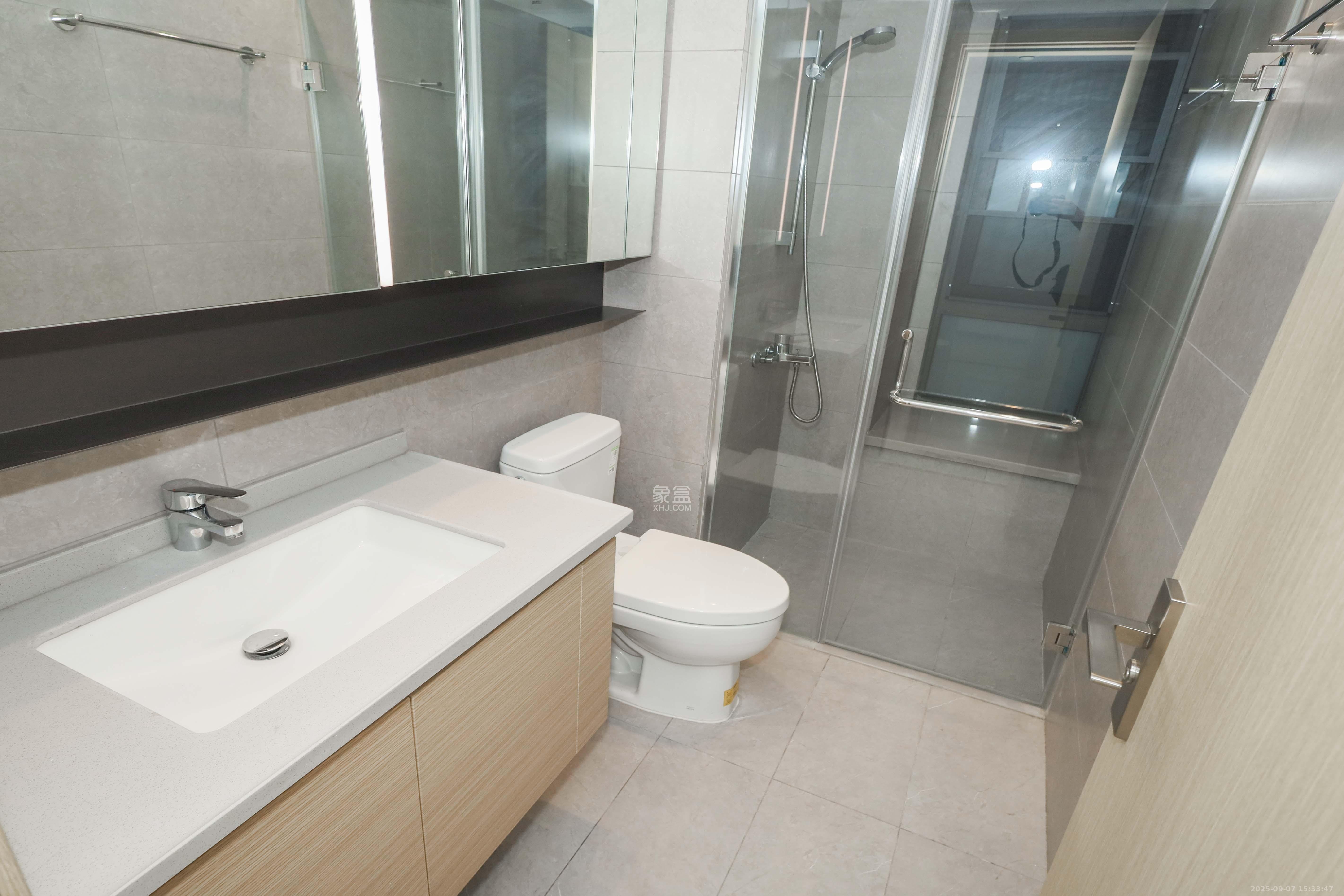 时代梅溪领峰  3室2厅2卫    160.0万卫生间