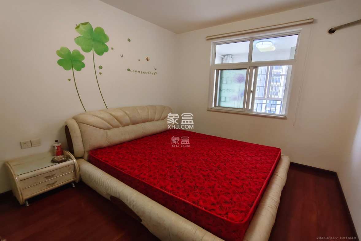 嘉盛华庭(一期、二期、三期) 3室2厅1卫 3000.0元/月 嘉盛华庭(一期、二期、三期) 3室2厅1卫 3000.0元/月室内图