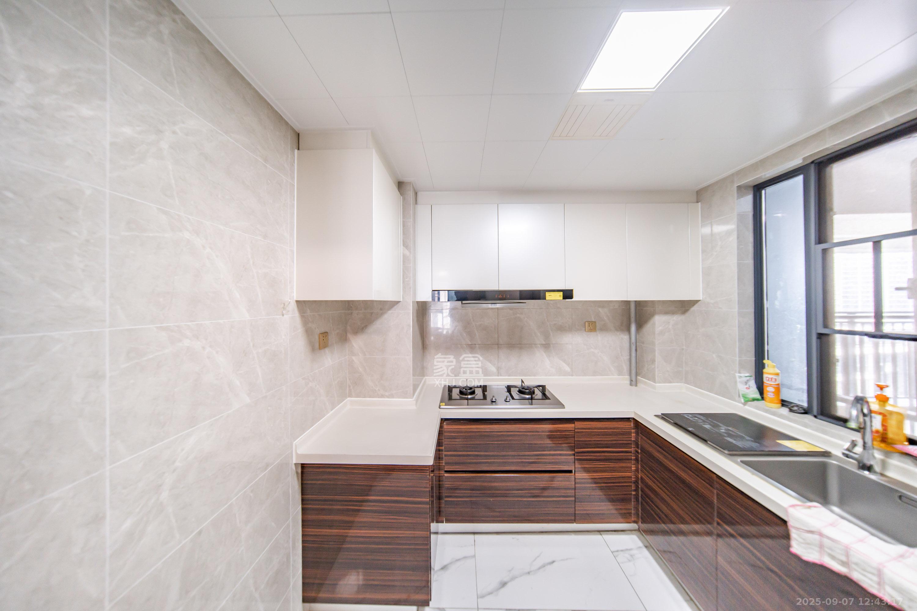 中海阅麓山一期  3室2厅2卫    2800.0元/月 中海阅麓山一期  3室2厅2卫    2800.0元/月室内图