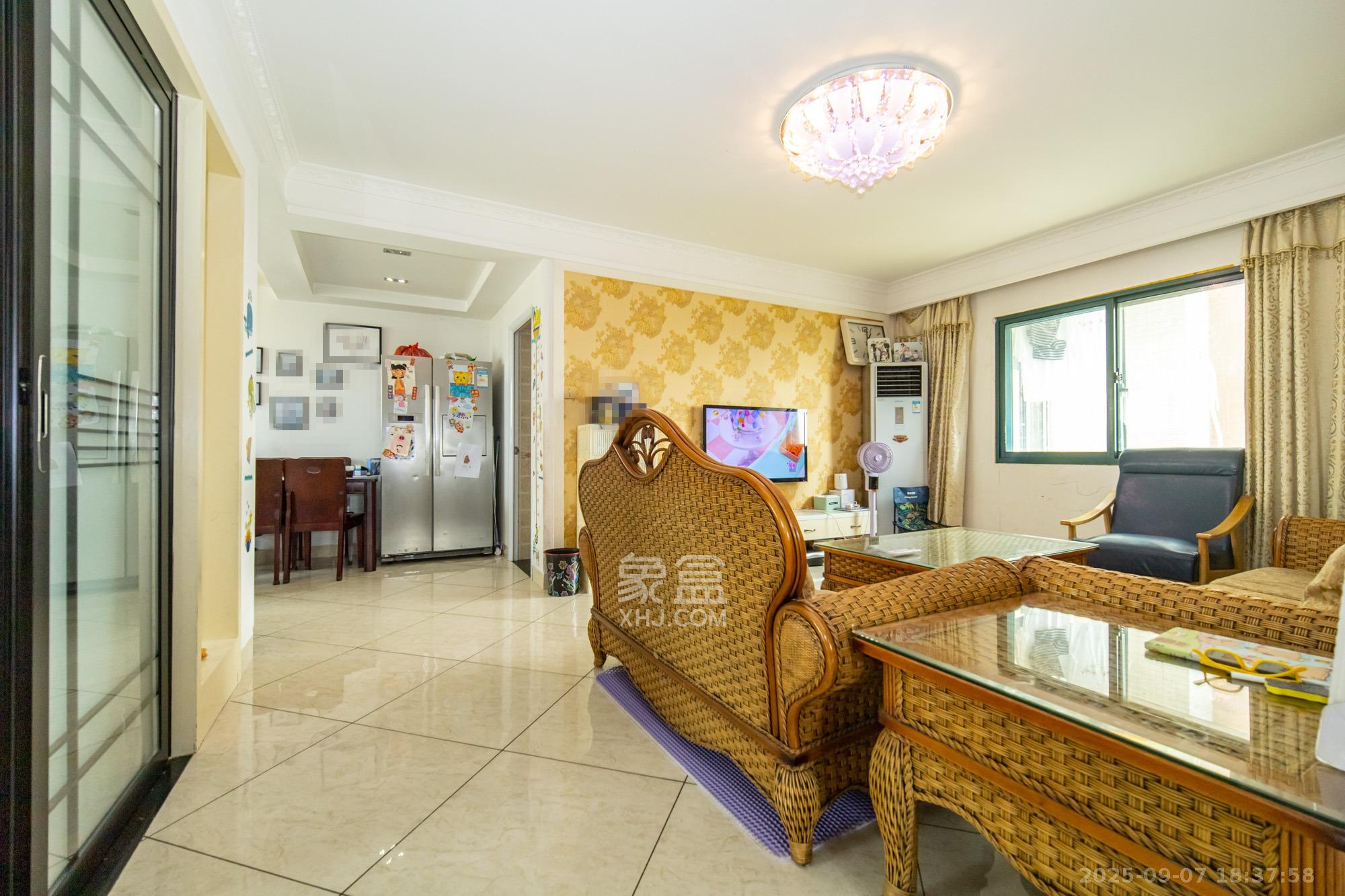 蝴蝶谷 3室2厅1卫 58.0万 蝴蝶谷 3室2厅1卫 58.0万客厅