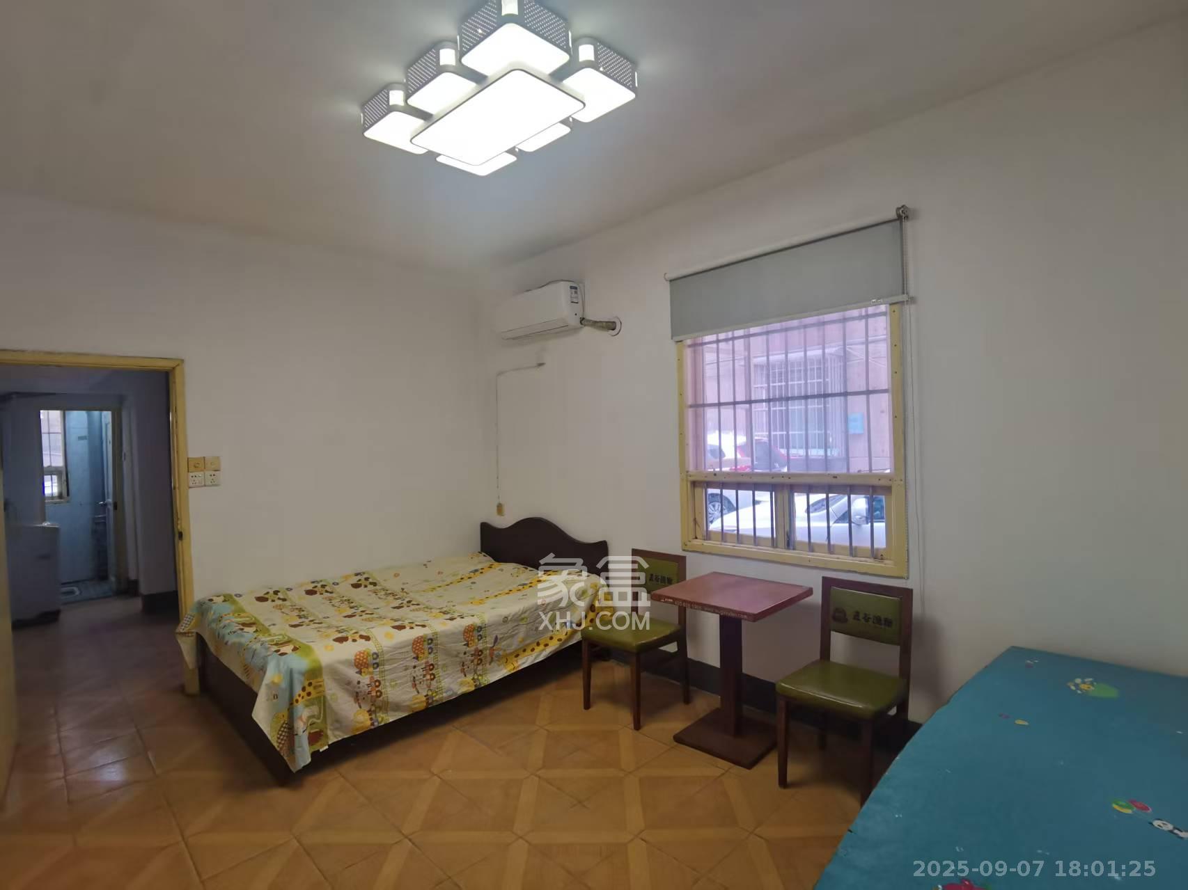 泡沫塑料厂宿舍  2室1厅1卫    1300.0元/月 泡沫塑料厂宿舍  2室1厅1卫    1300.0元/月