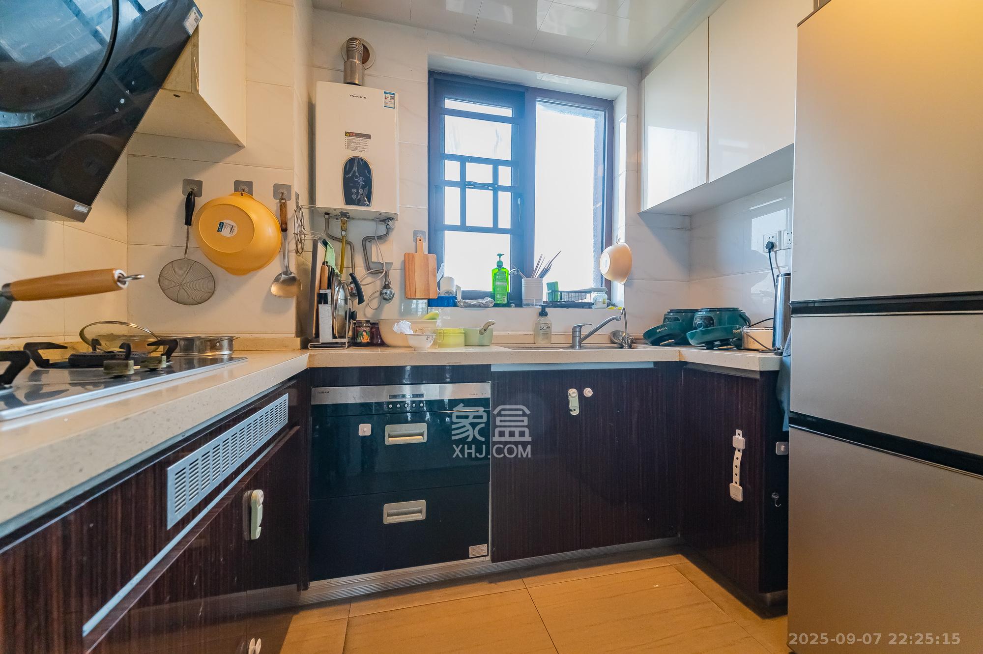 碧桂园中央花园  3室2厅2卫    95.0万 碧桂园中央花园  3室2厅2卫    95.0万厨房