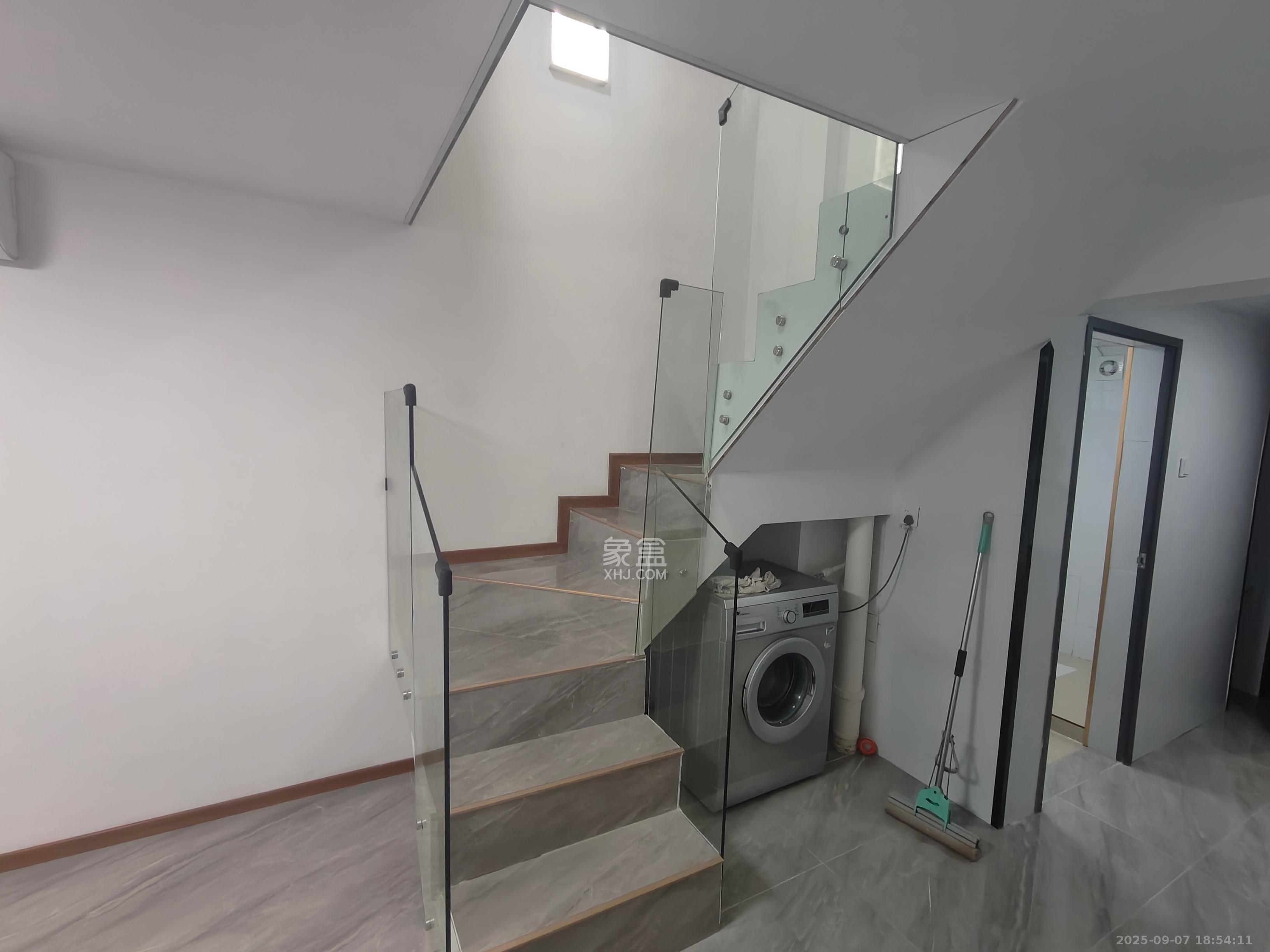 正荣悦玺  2室1厅1卫    2300.0元/月室内图