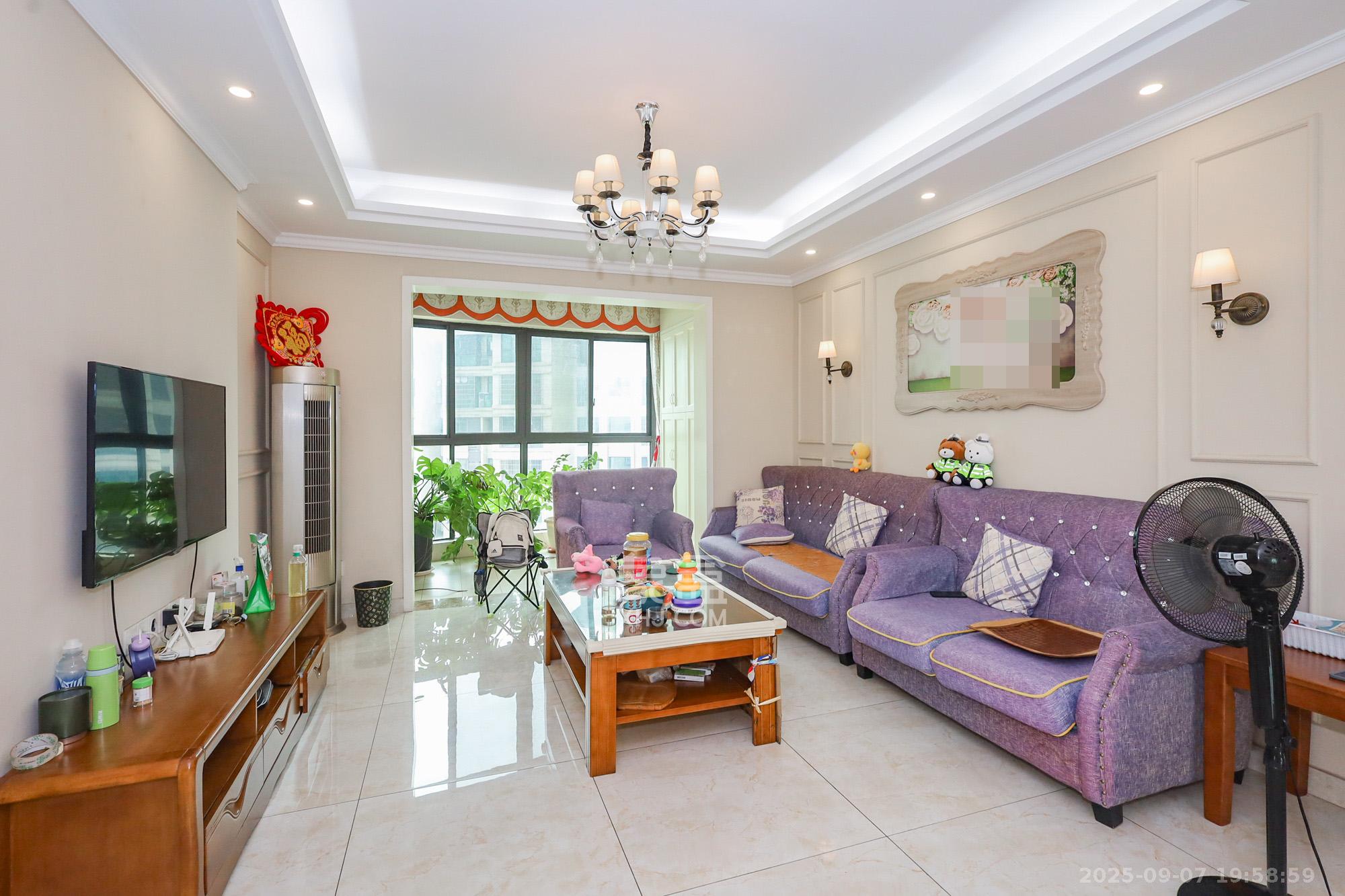 滨江一号(丰泰花园) 3室2厅2卫 129.0万 滨江一号(丰泰花园) 3室2厅2卫 129.0万客厅