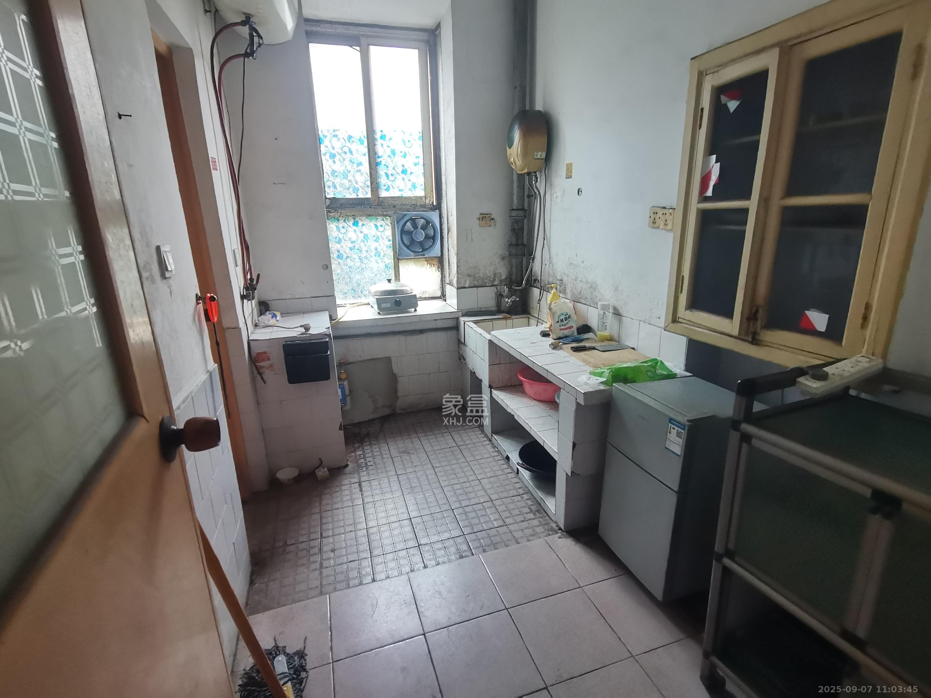 桂花二村  2室1厅1卫    1100.0元/月室内图