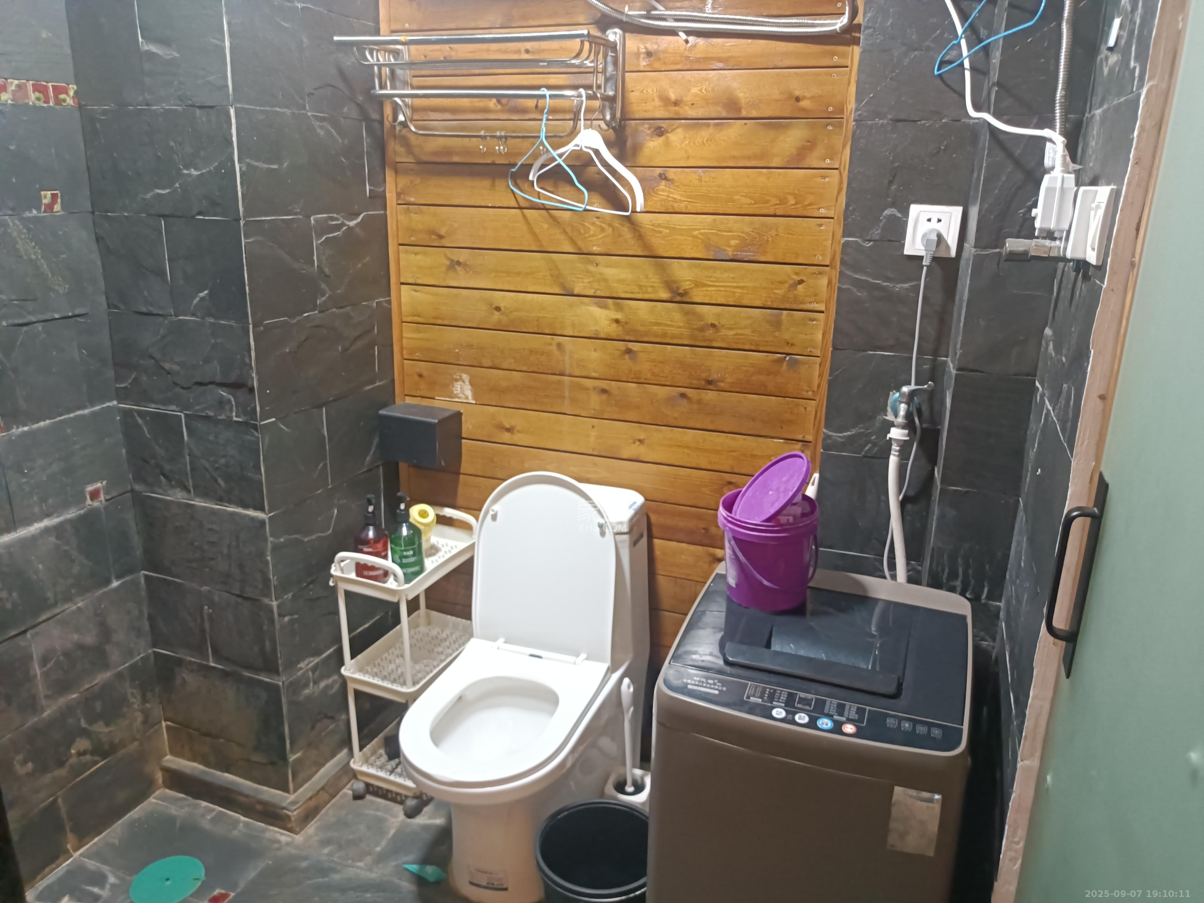 七彩丽都  1室1厅1卫    1800.0元/月室内图